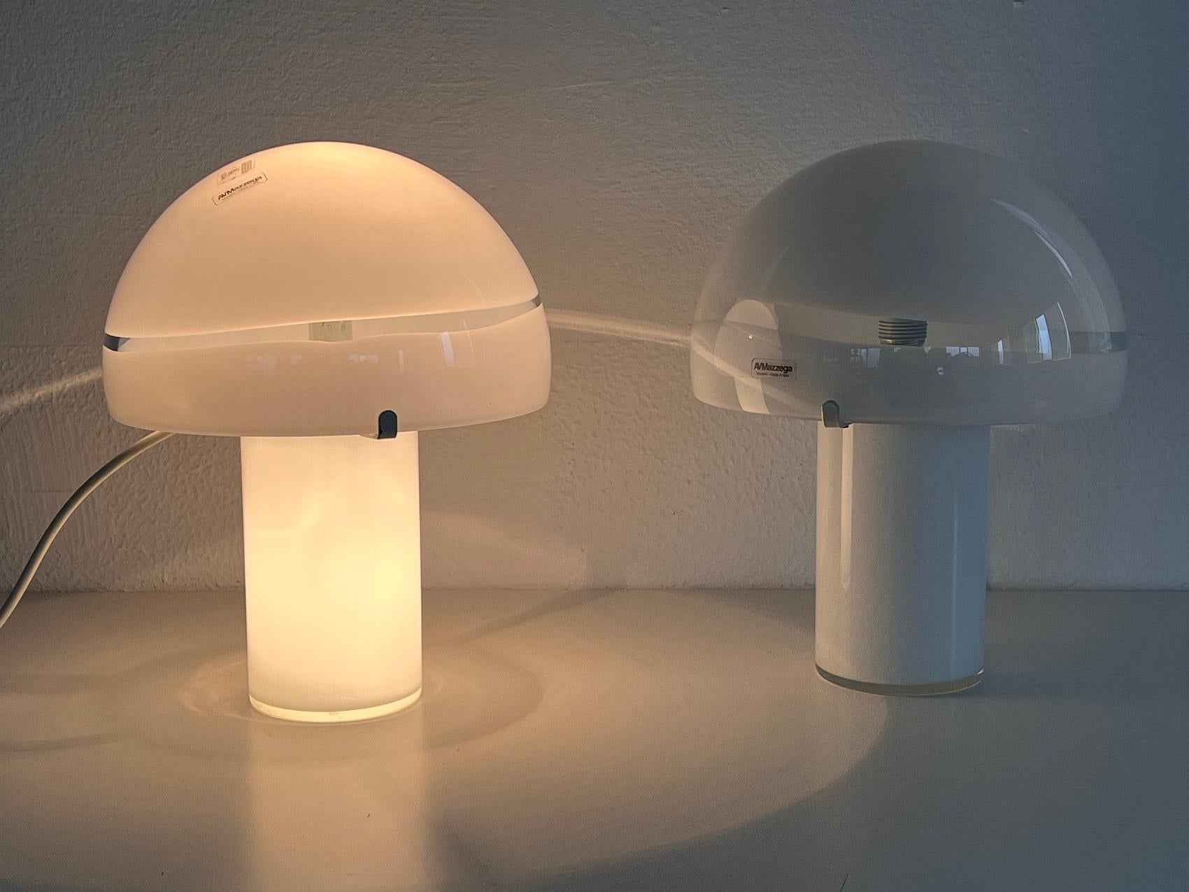Pair Italian Midcentury Mazzega Mushroom Table lamps in White Murano Glass For Sale 4