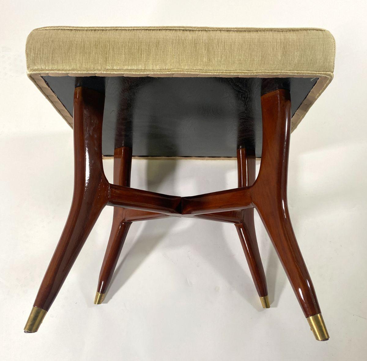 Pair Italian Modern Mahogany and Brass Ottomans/Benches/Taboret, Attr. Gio Ponti im Zustand „Gut“ in Hollywood, FL
