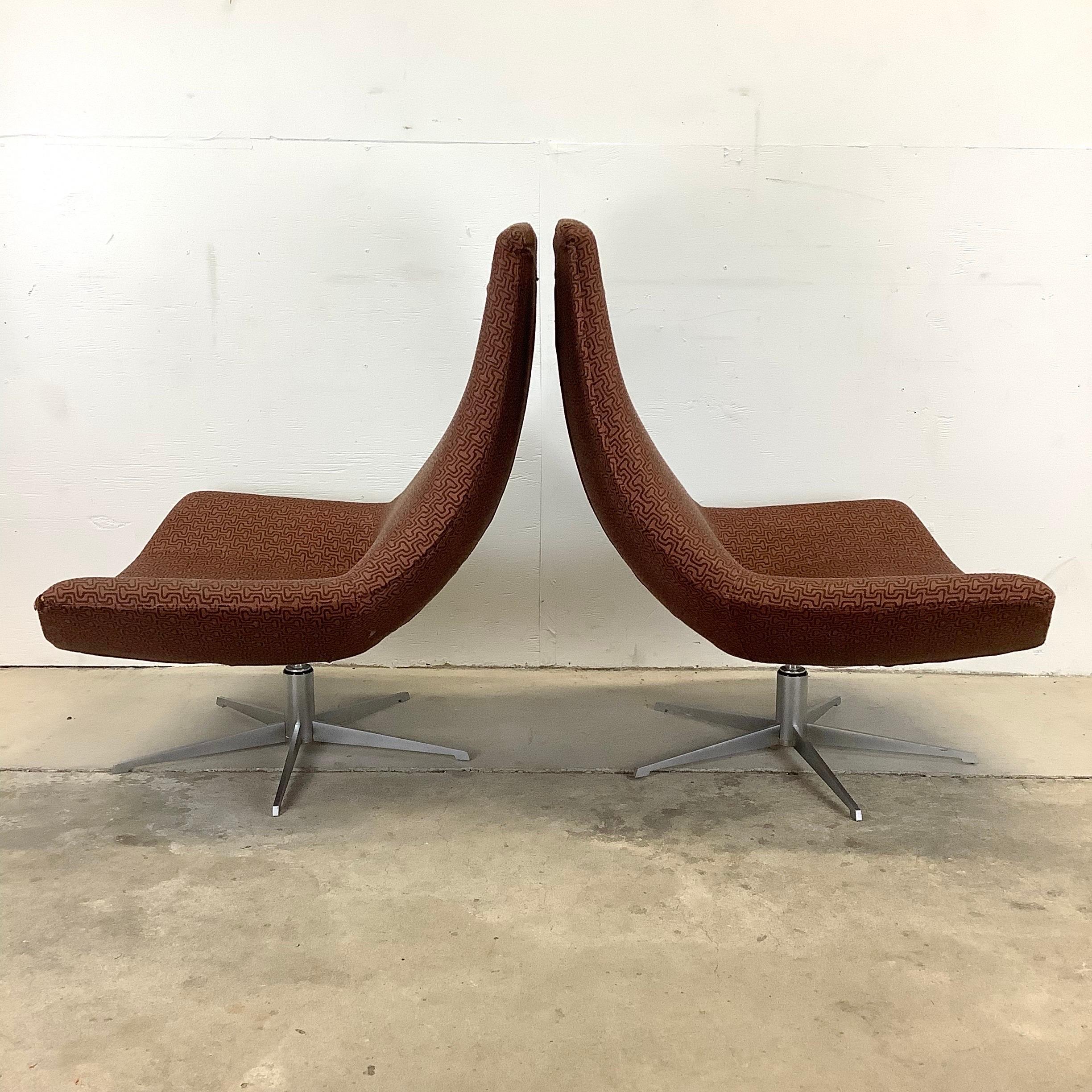 Mid-Century Modern Pair Italian Modern Sculptural Swivel Lounge Chairs