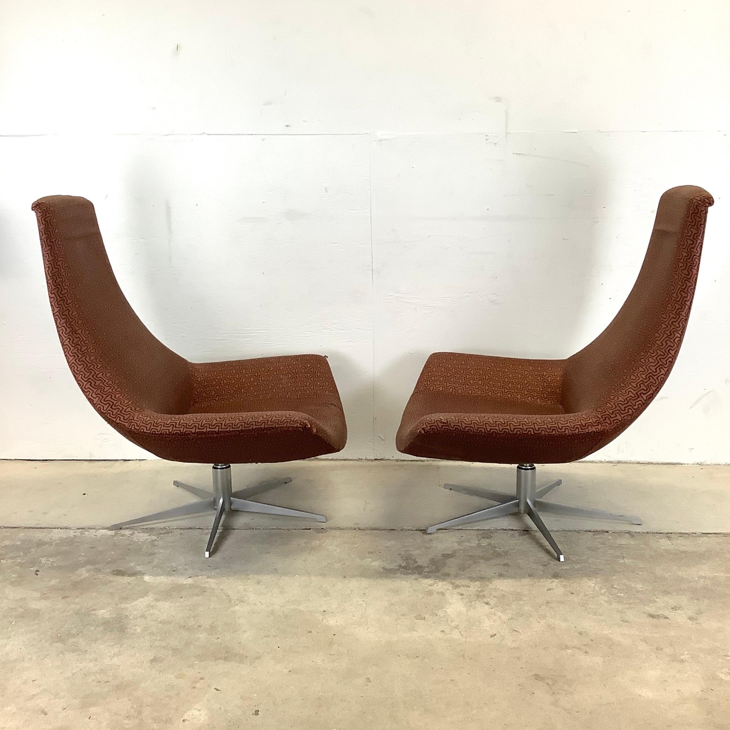 Other Pair Italian Modern Sculptural Swivel Lounge Chairs
