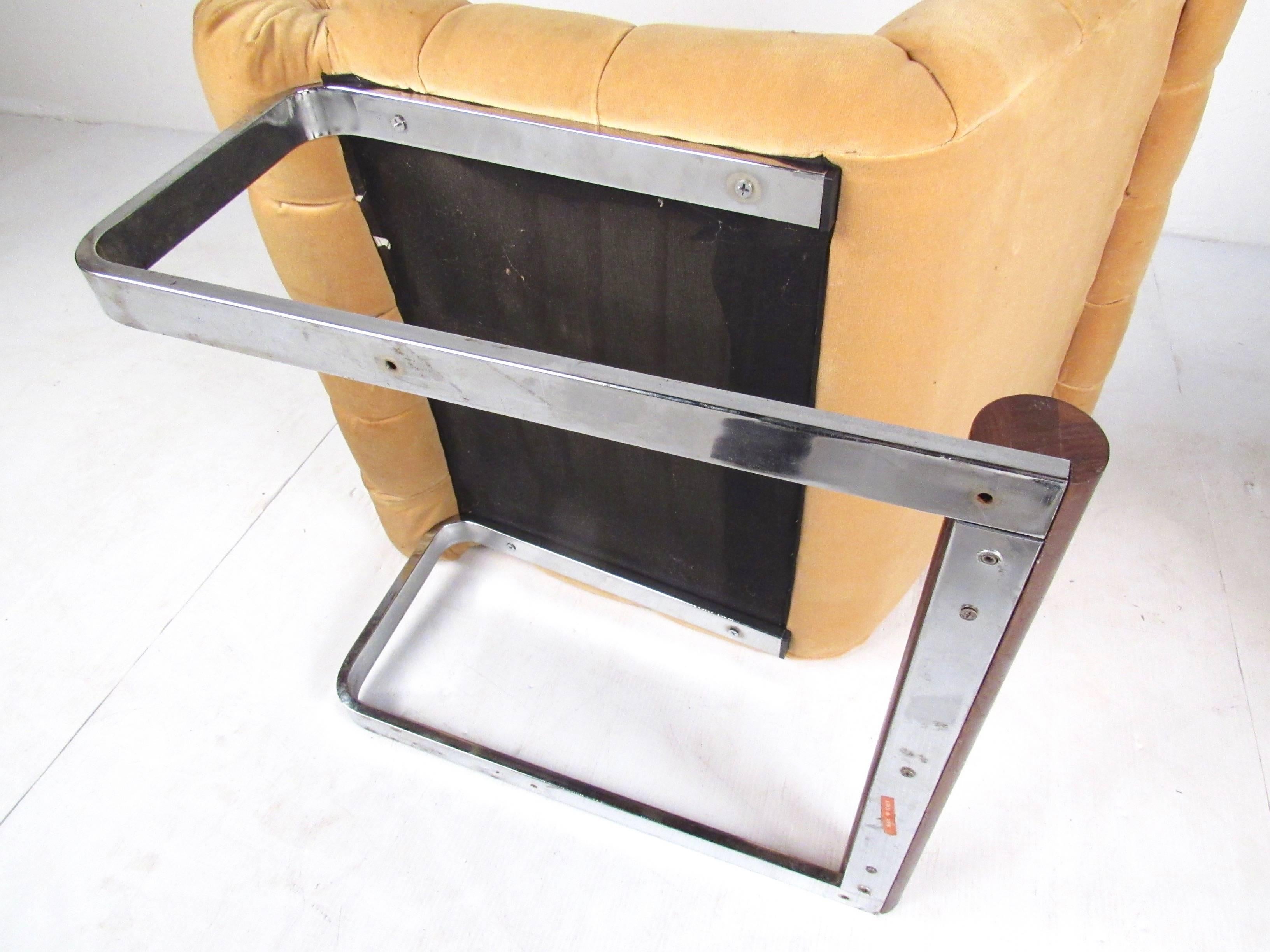 Pair of Italian Modern Slipper Lounge Chairs 12