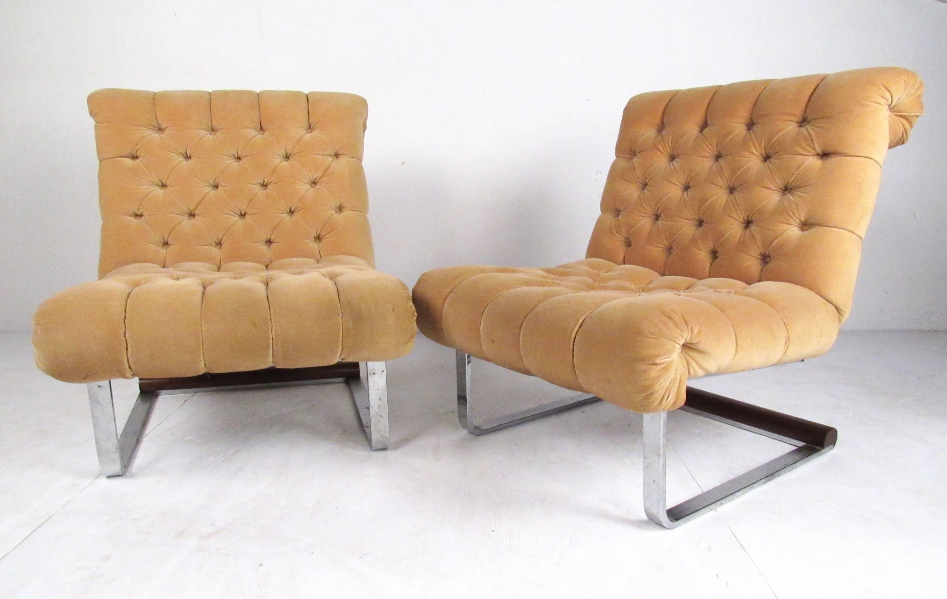 Mid-20th Century Pair of Italian Modern Slipper Lounge Chairs