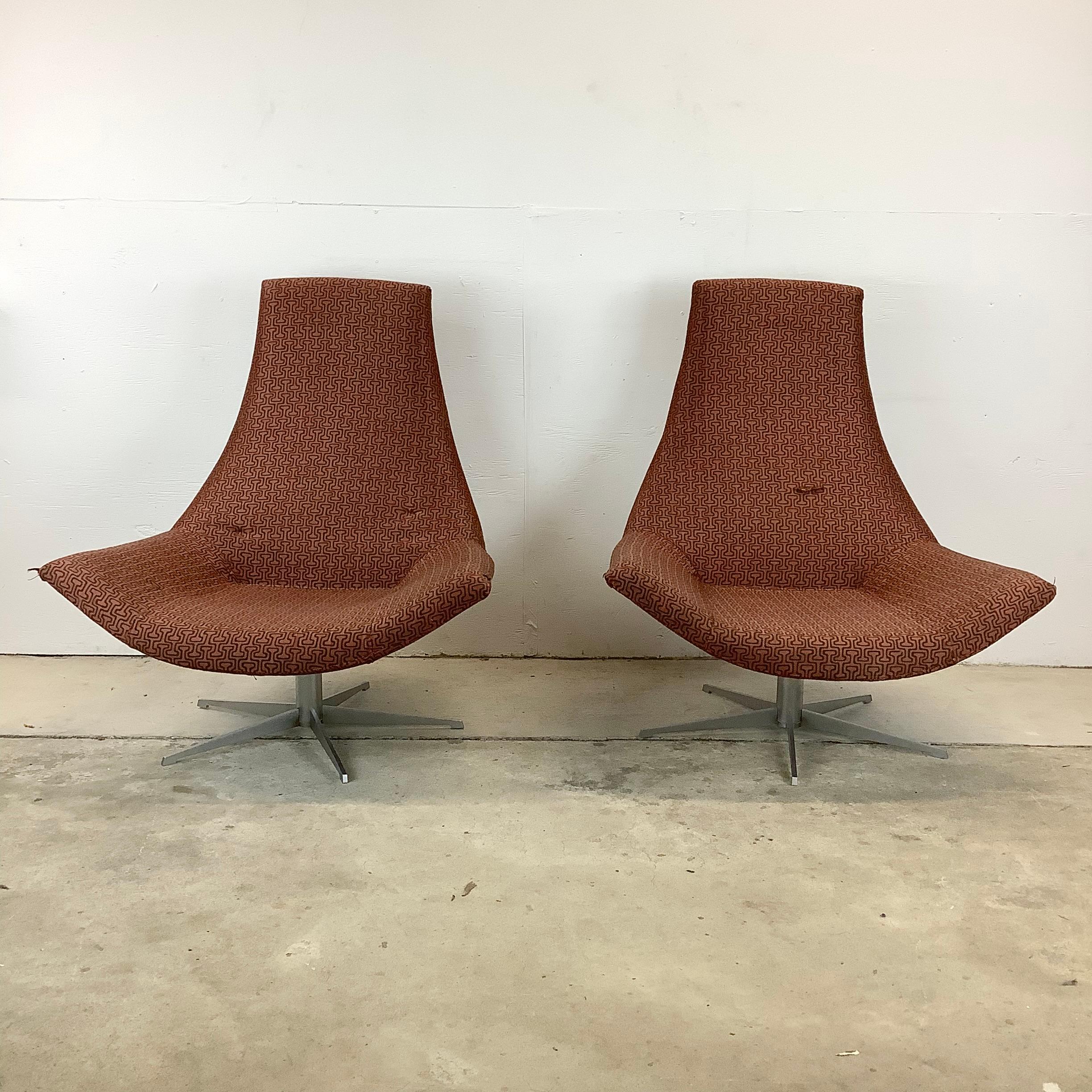 Step into the world of Italian modern design with this captivating pair of Modern Swivel Lounge Chairs. These chairs are an invitation to indulge in the sophistication and comfort that Italian design is renowned for, while the shapely and