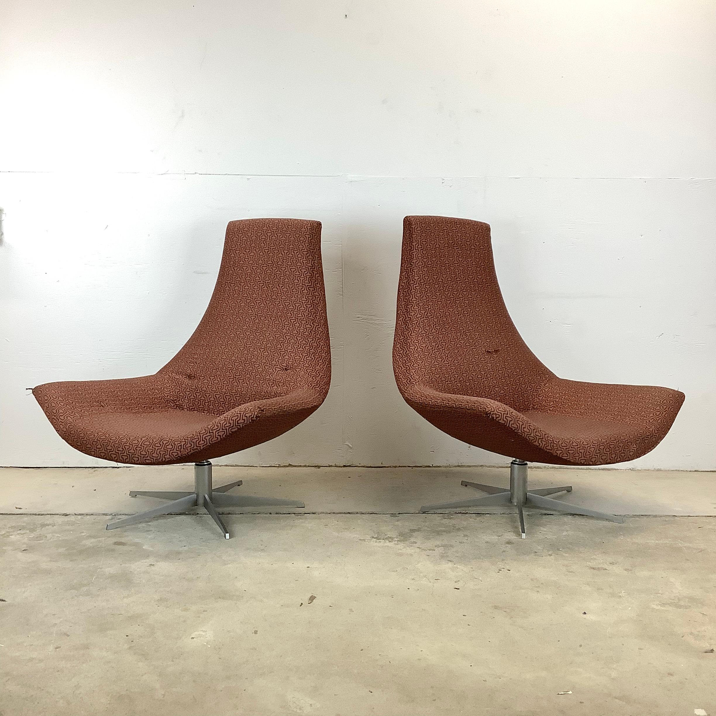 Mid-Century Modern Pair Italian Modern Swivel Lounge Chairs