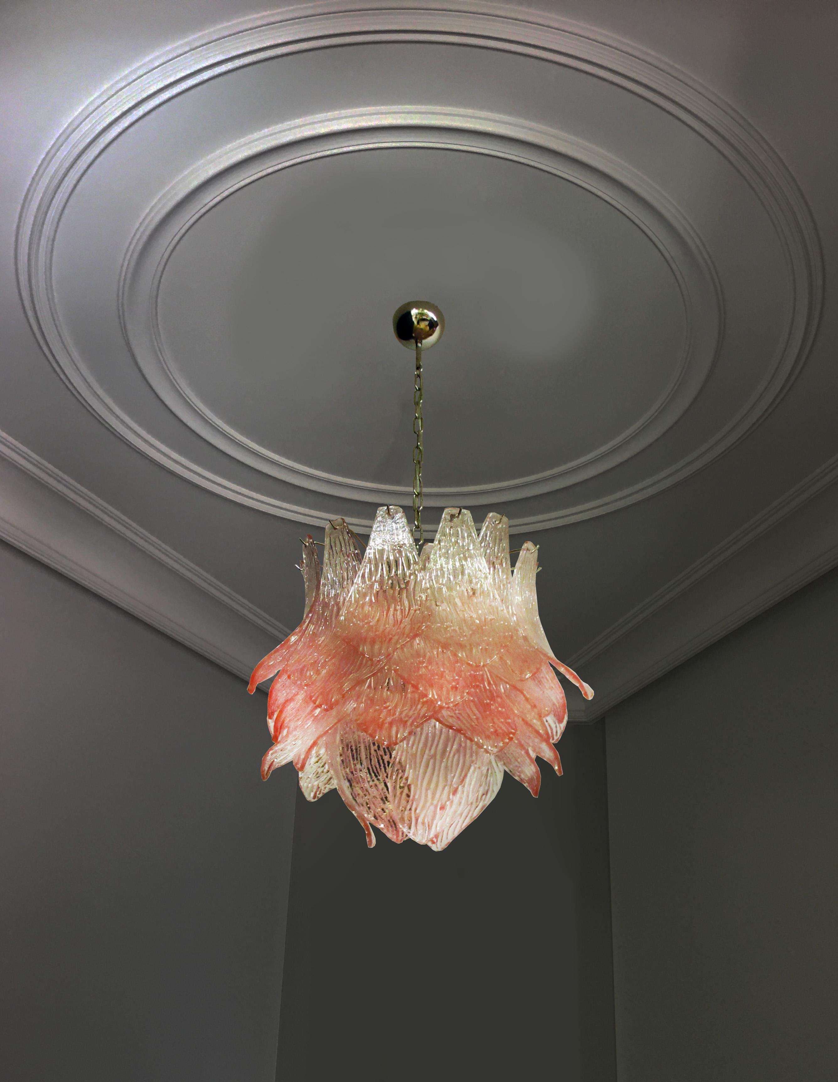 Pair of Italian Murano Chandeliers Pink Glasses For Sale 1