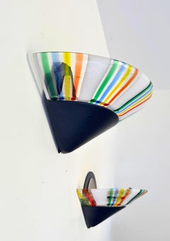 Paar italienische Wandleuchten aus Murano-Glas mit „Rainbow Filigrana“-Muster, schwarz lackierte Halterungen