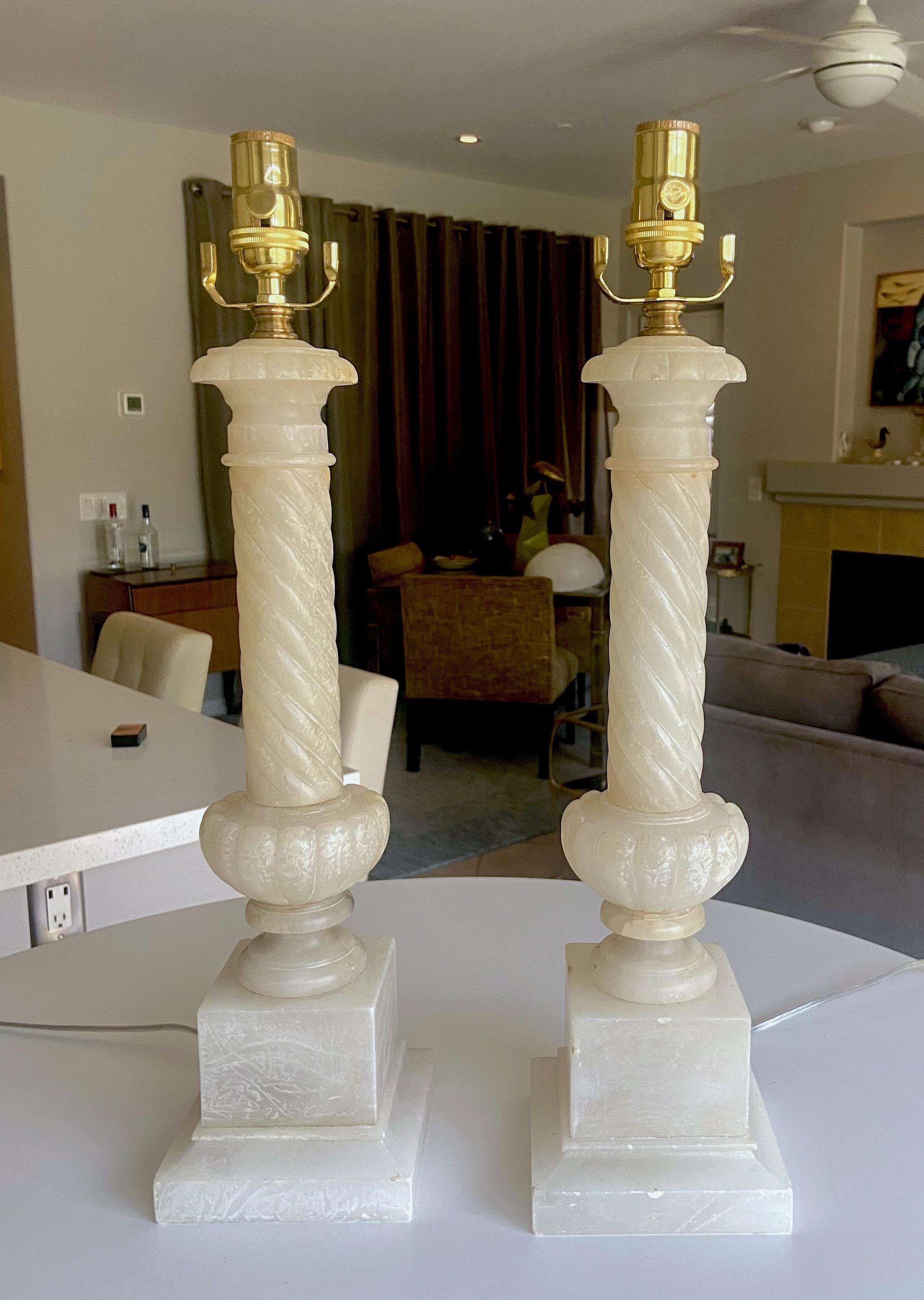 Attractive pair of hand carved neoclassic style twisted column theme alabaster lamps. Newly wired with 3 way sockets and silver cords.

.