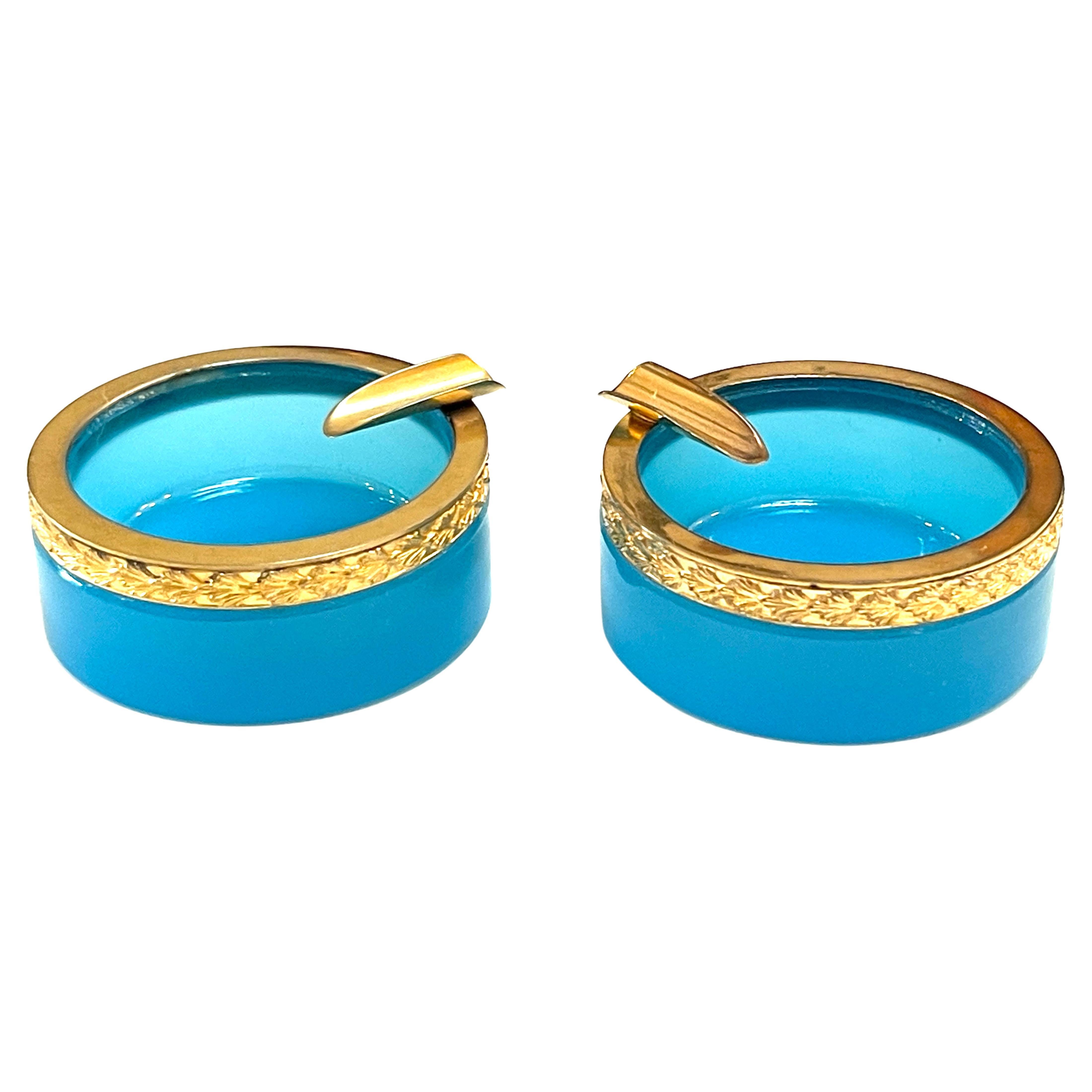 Kleine italienische neoklassizistische Aschenbecher/ Portacenere aus Goldbronze und blauem Opal, Paar im Angebot