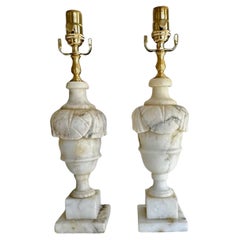 Paar italienische neoklassizistische Urnen-Tischlampen aus Alabaster