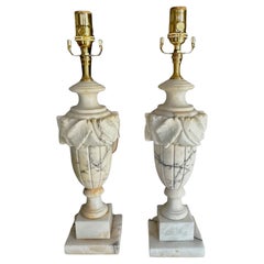 Paar italienische neoklassizistische Urnen-Tischlampen aus Alabaster