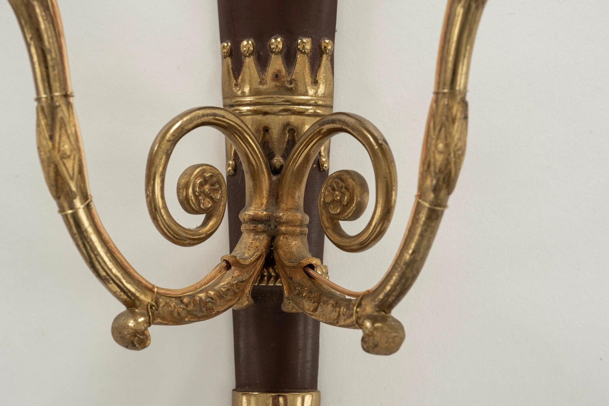 Pareja de Apliques de Flecha de Bronce Dorado Negro de Estilo Neoclásico Italiano en venta 1