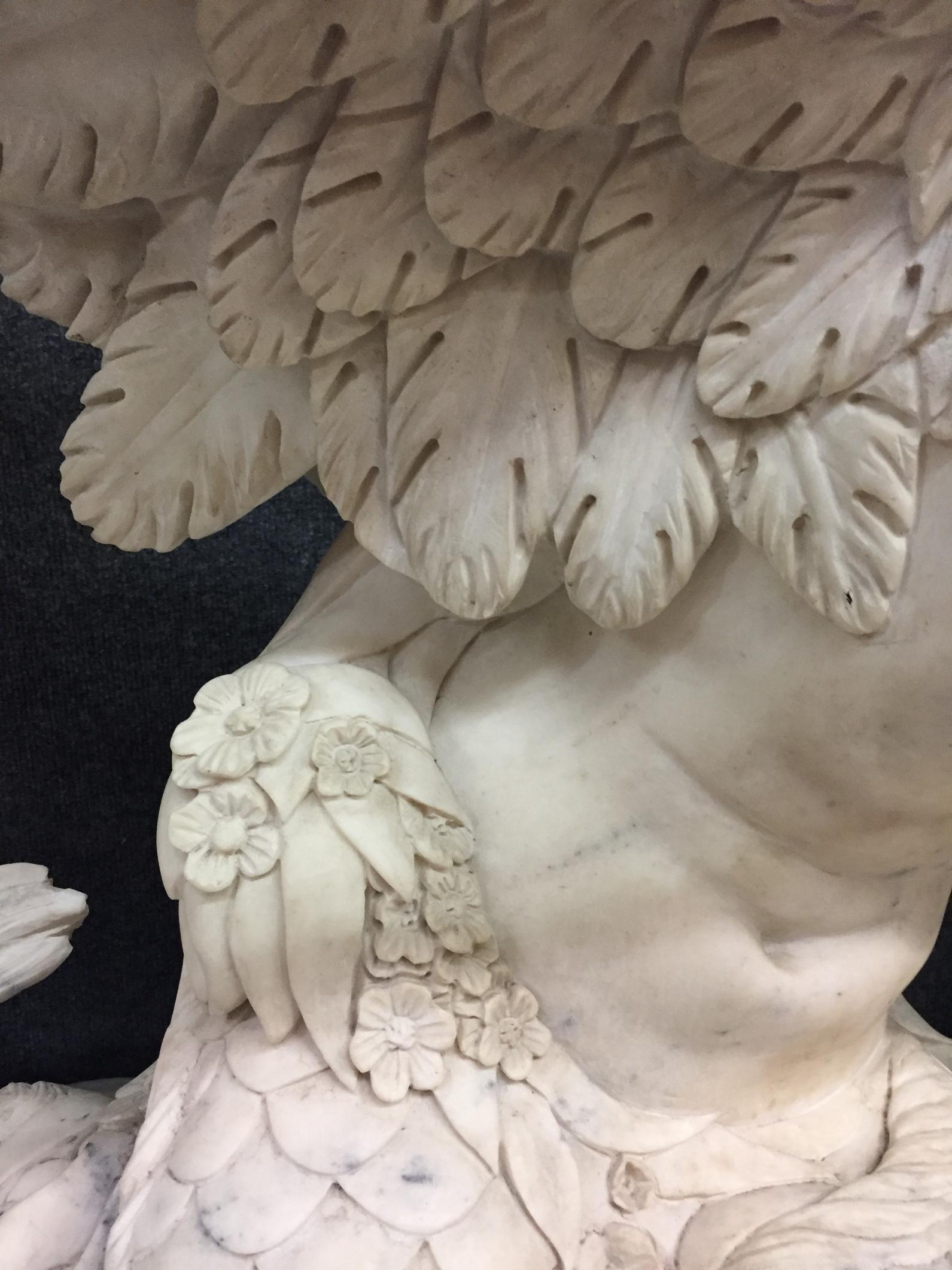 Paire de consoles italiennes de style néoclassique en marbre figuratif en vente 11
