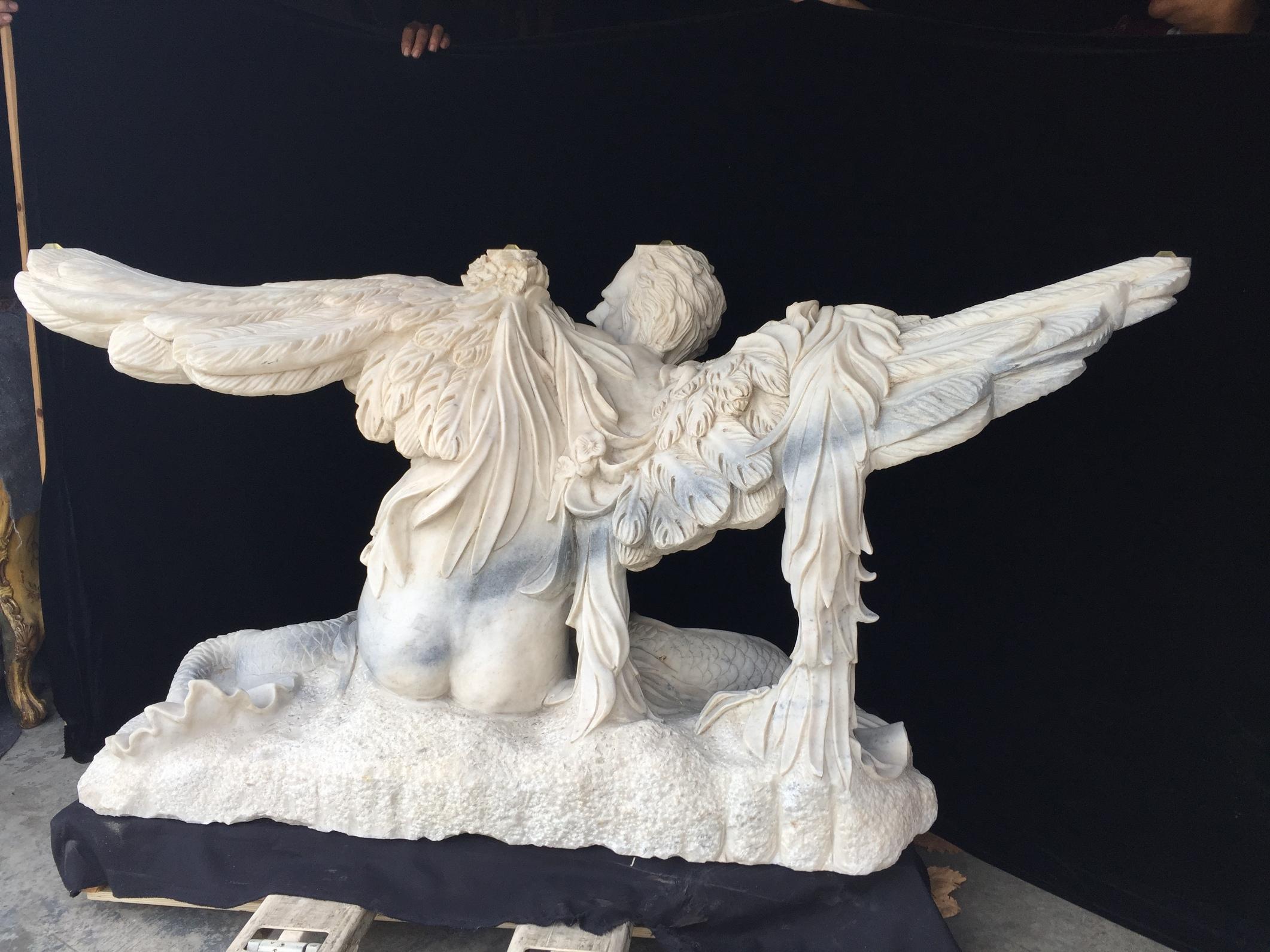 Paire de consoles italiennes de style néoclassique en marbre figuratif Bon état - En vente à Cypress, CA
