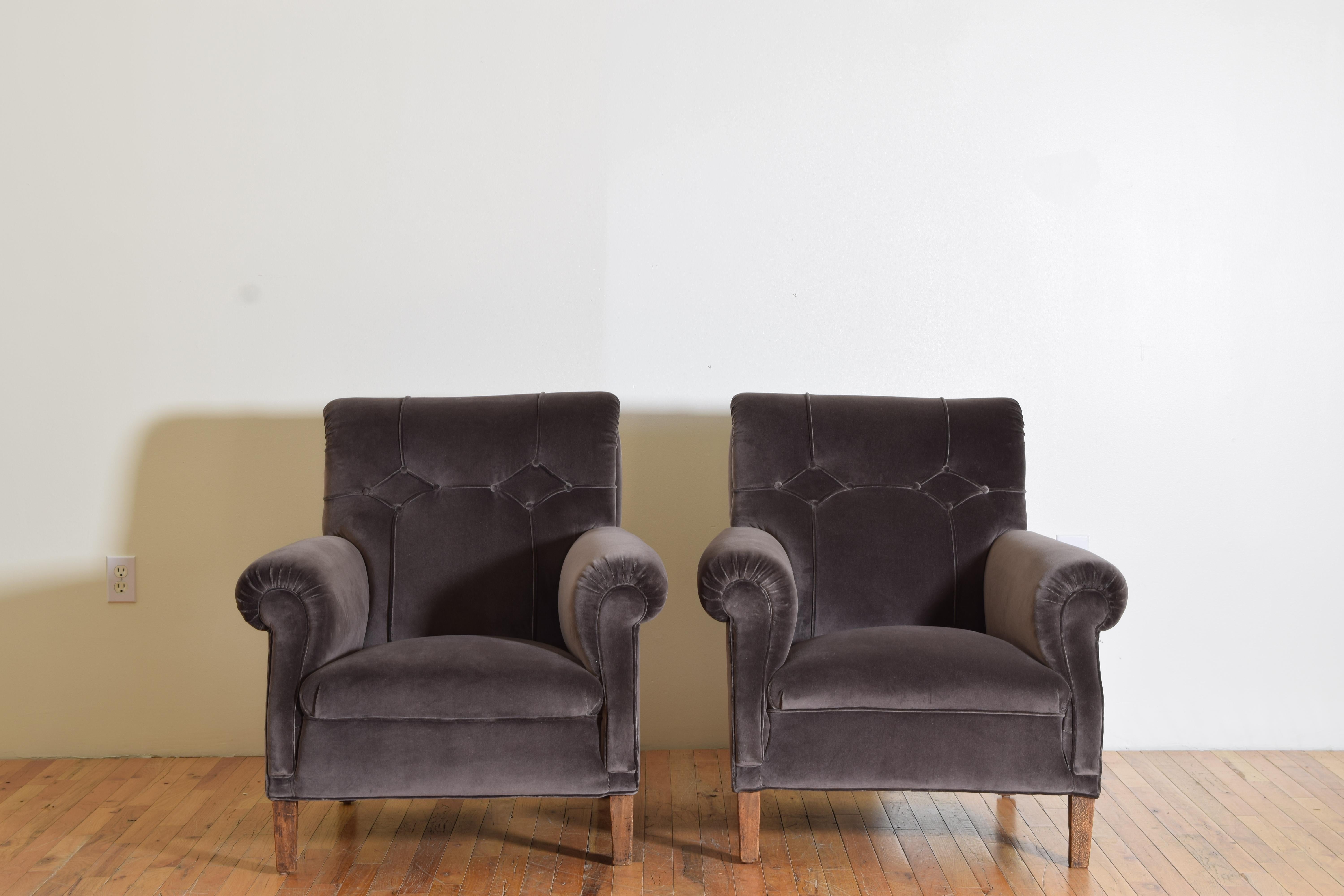 Mid-Century Modern Pair Italian Poltrona Frau Velvet Upholstered Club Chairs, 2ndq 20th Century For Sale
