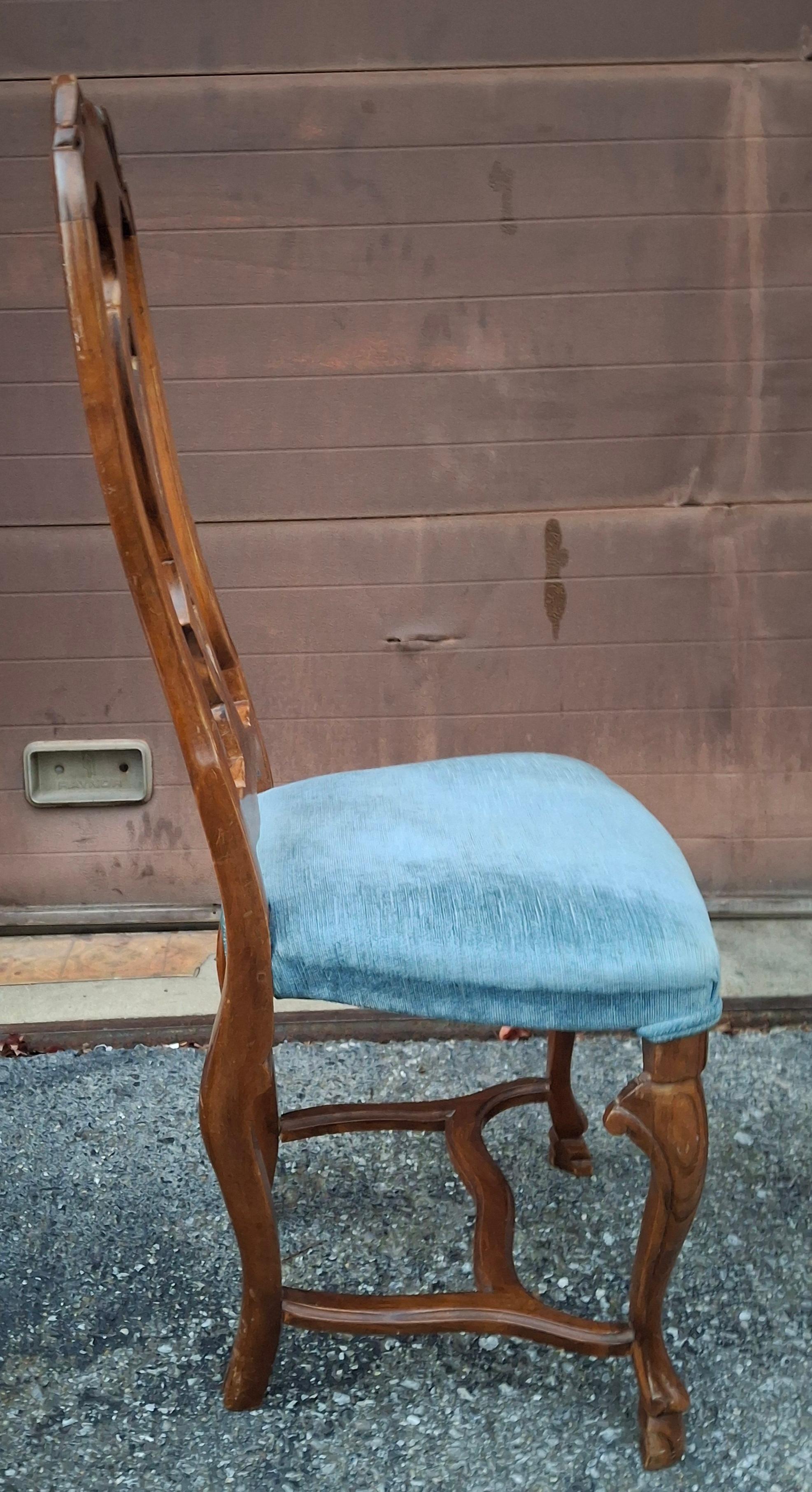 20ième siècle Pair Italian Provincial Style Carved Walnut and Upholstered Side Chairs en vente