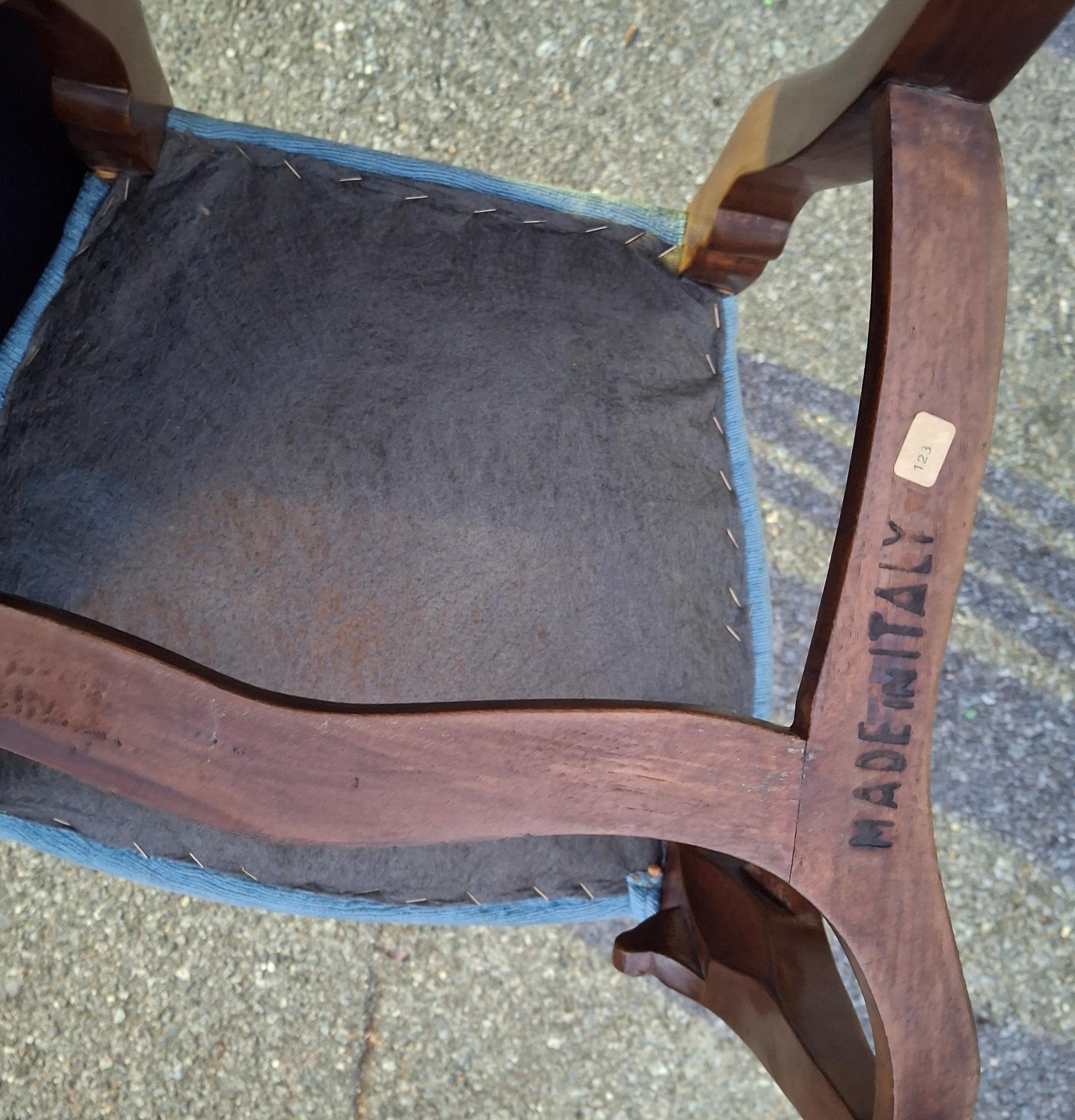 Pair Italian Provincial Style Carved Walnut and Upholstered Side Chairs en vente 1