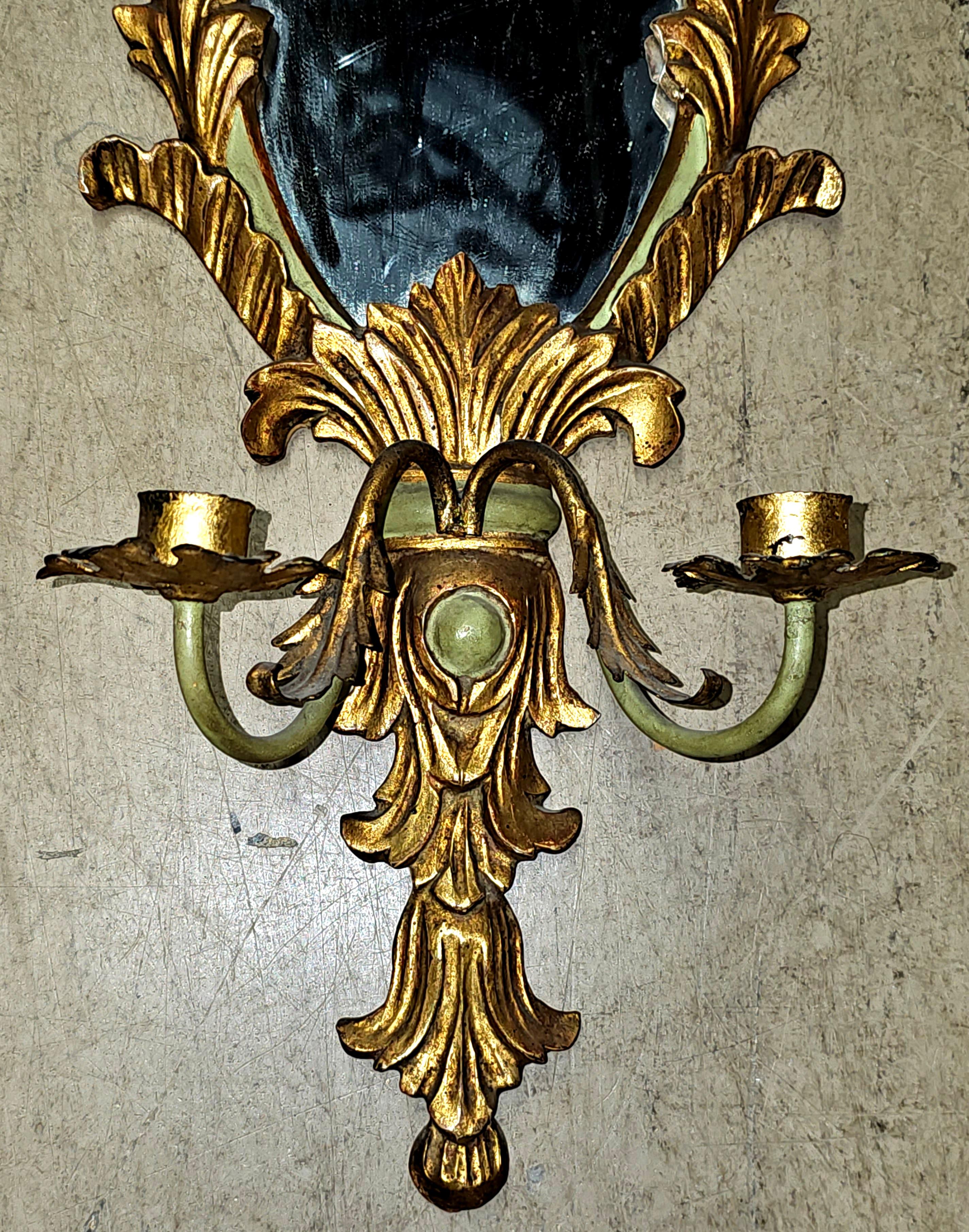 Paire d'appliques rococo italiennes à 2 lumières avec gesso doré et partiellement peint en vert en vente 4