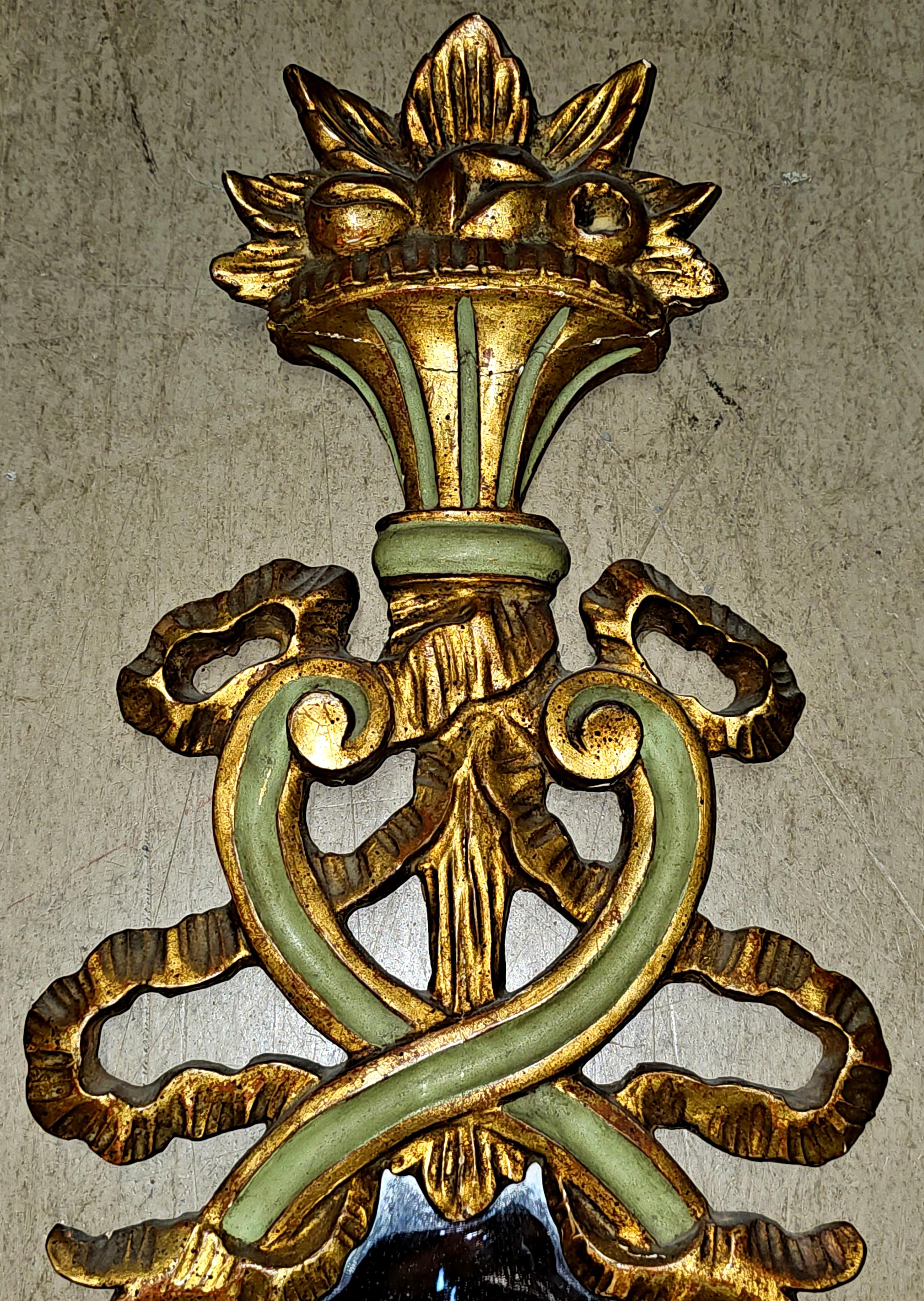 Paire d'appliques rococo italiennes à 2 lumières avec gesso doré et partiellement peint en vert en vente 2