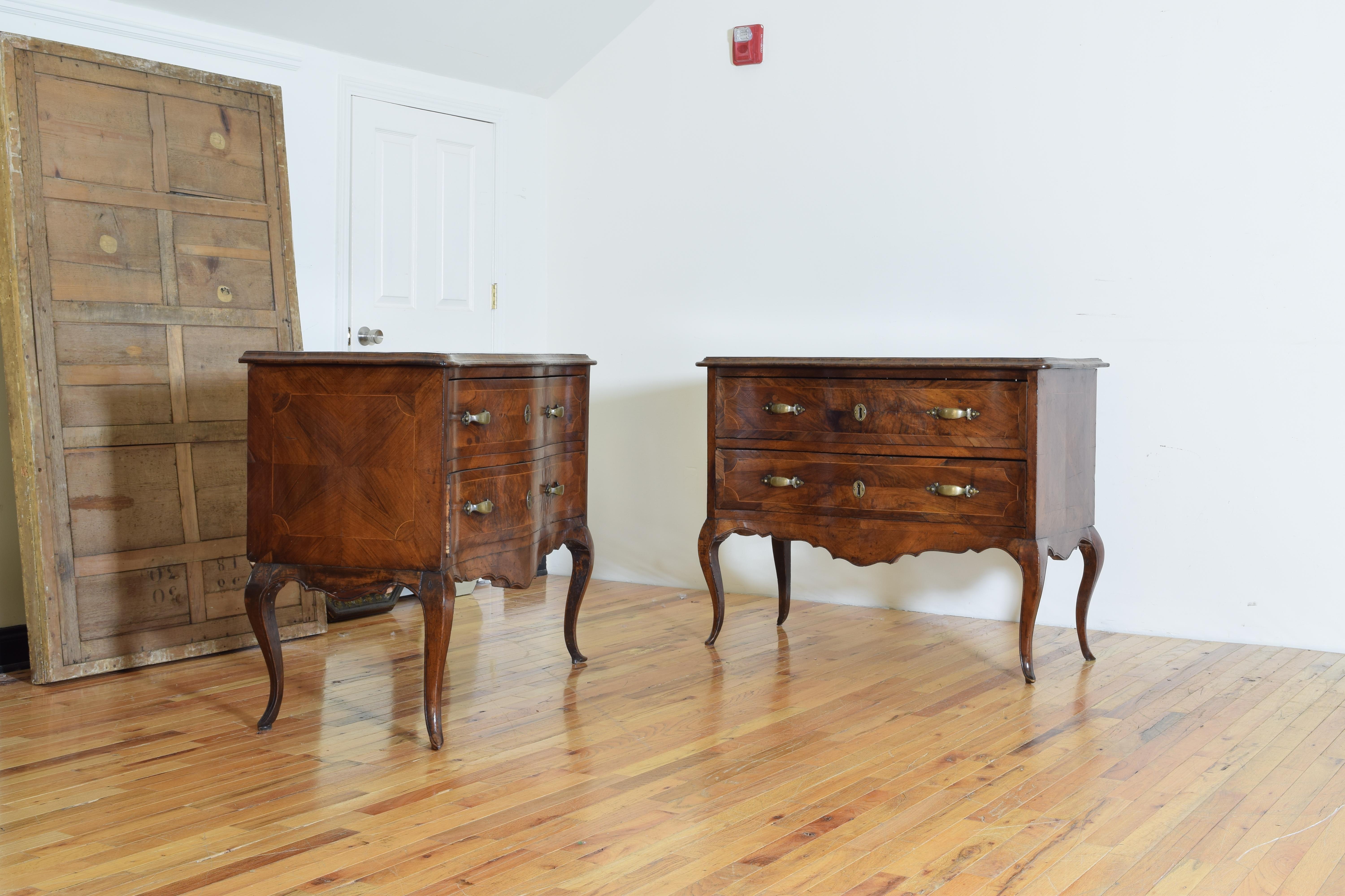 Pair of Italian Rococo Walnut and Olivewood 2-Drawer Commodes, Mid-18th Century 3