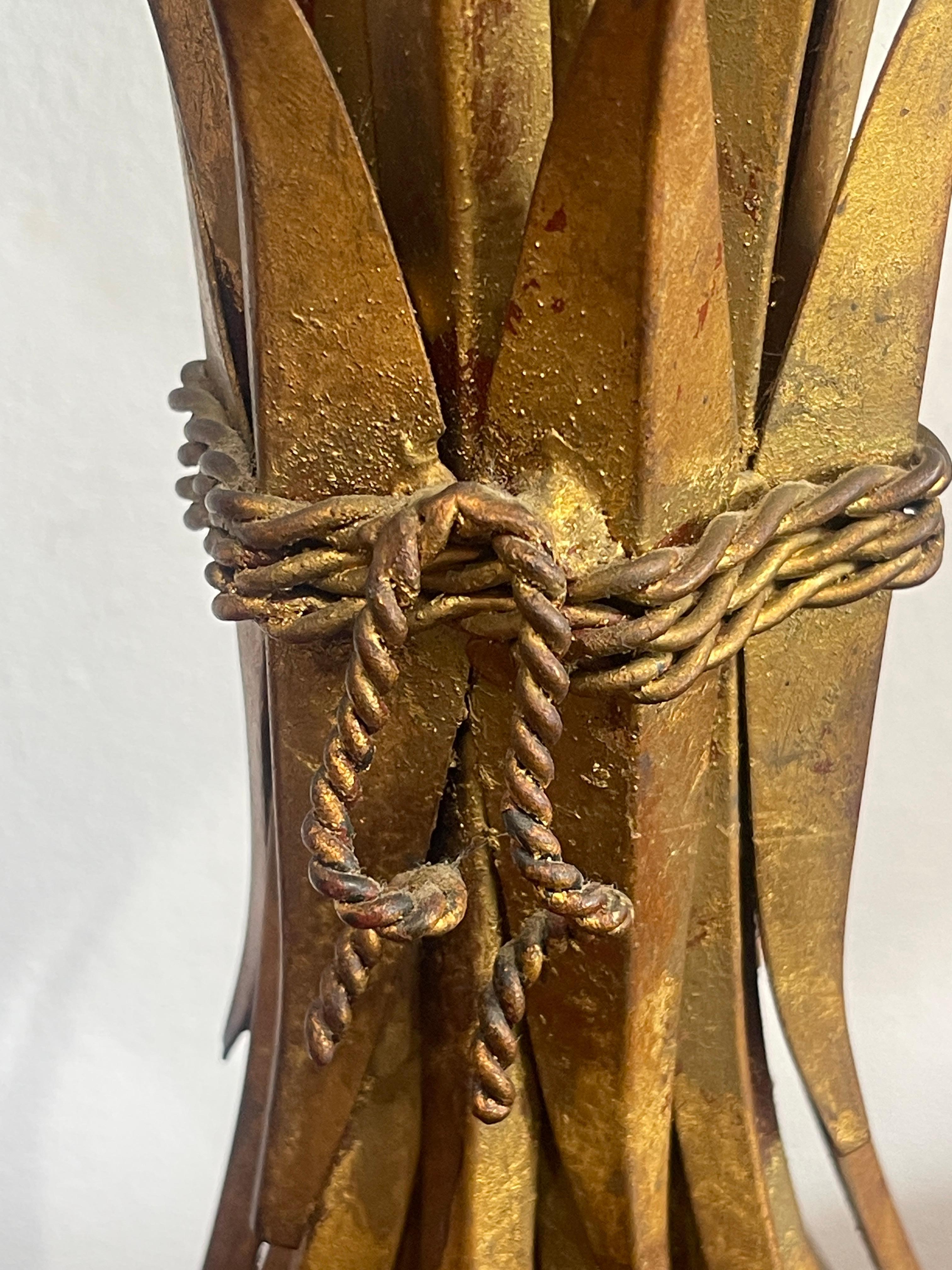 Paire de lampes de table italiennes en forme de gerbe de blé, dorées, années 1960 en vente 4