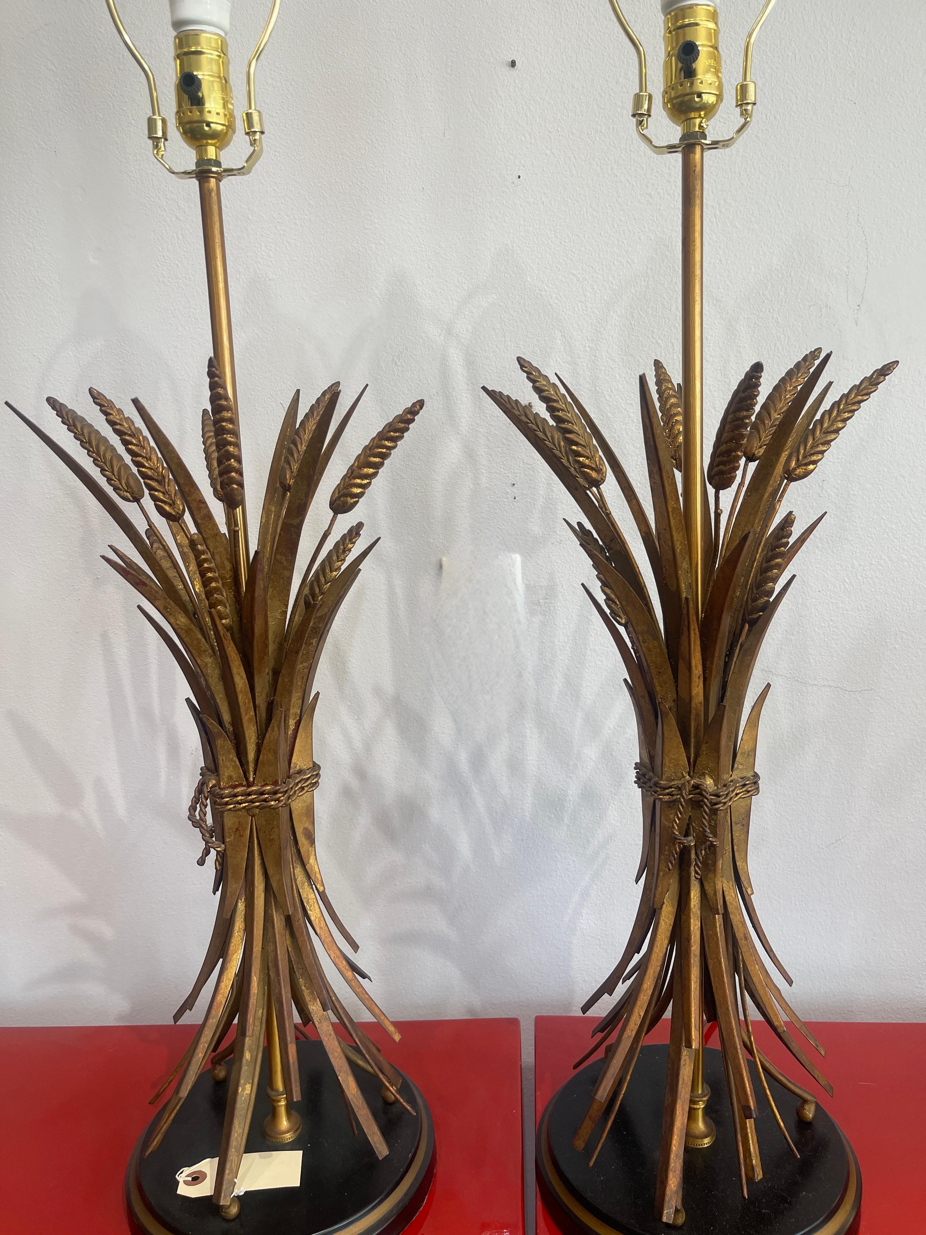 Fait main Paire de lampes de table italiennes en forme de gerbe de blé, dorées, années 1960 en vente