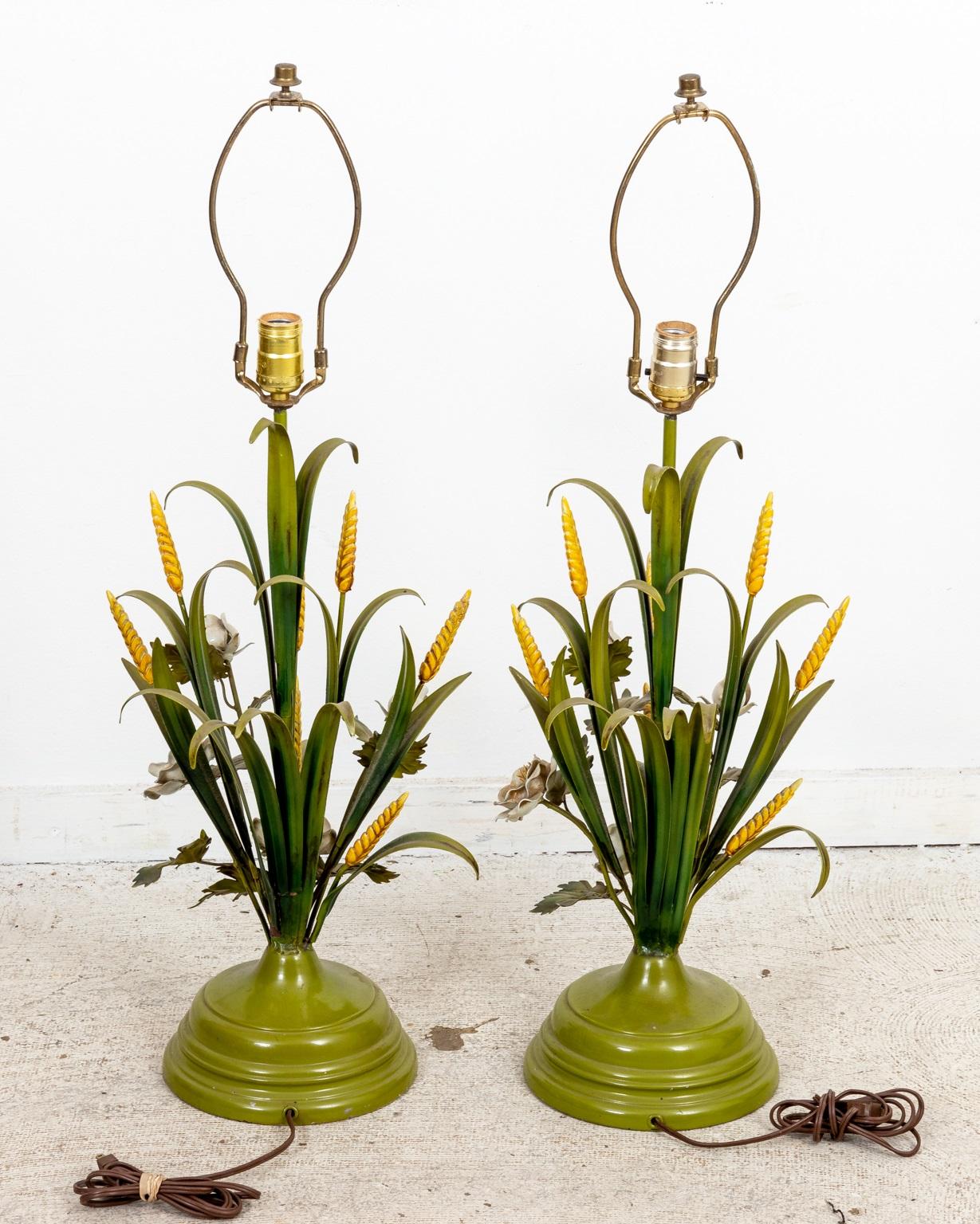 Pair Italian Tole Flower and Wheat Lamps In Good Condition In New York, NY