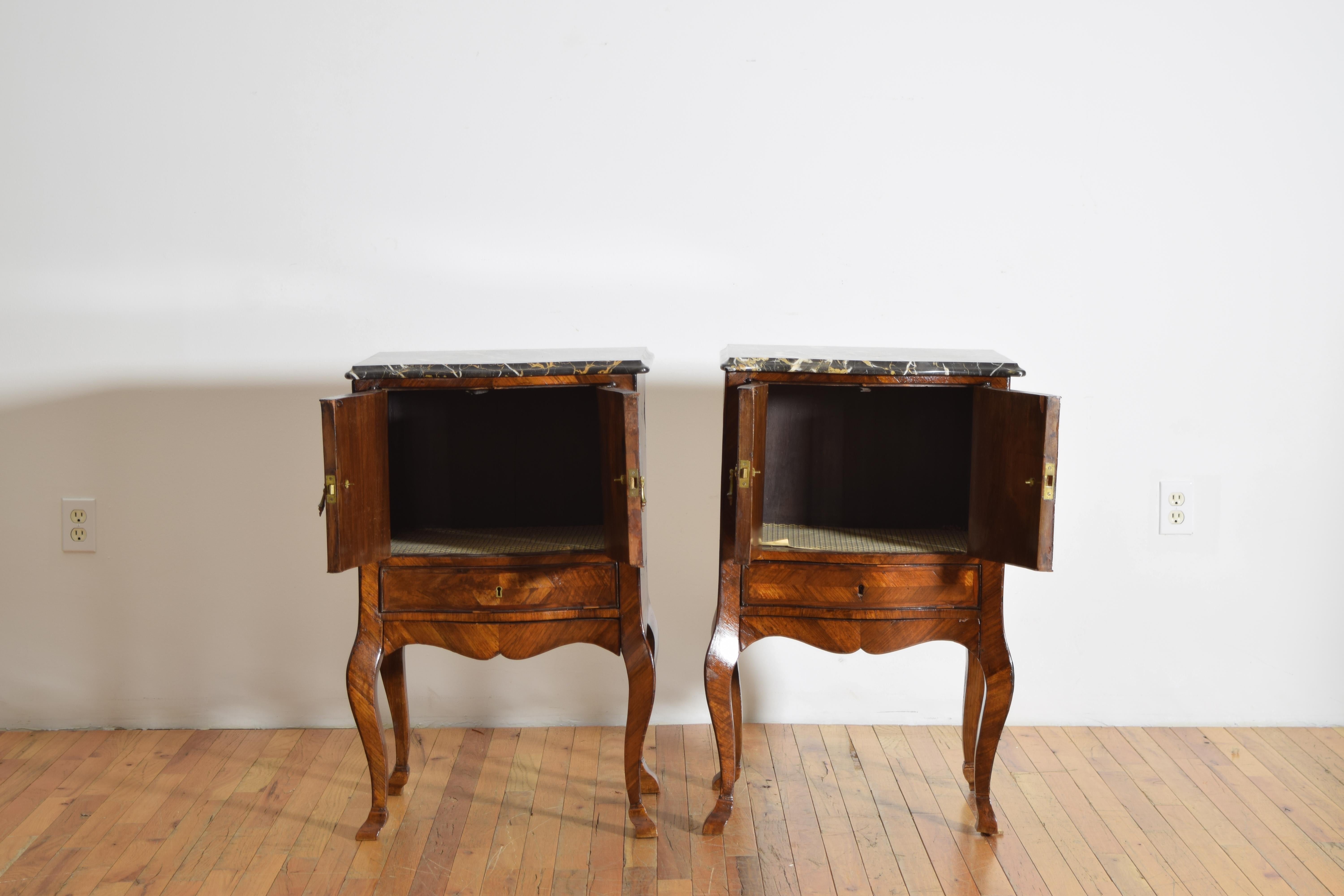 Pair Italian, Tuscany, Rococo Walnut Veneer & Portoro Marble Bedside Commodes For Sale 1