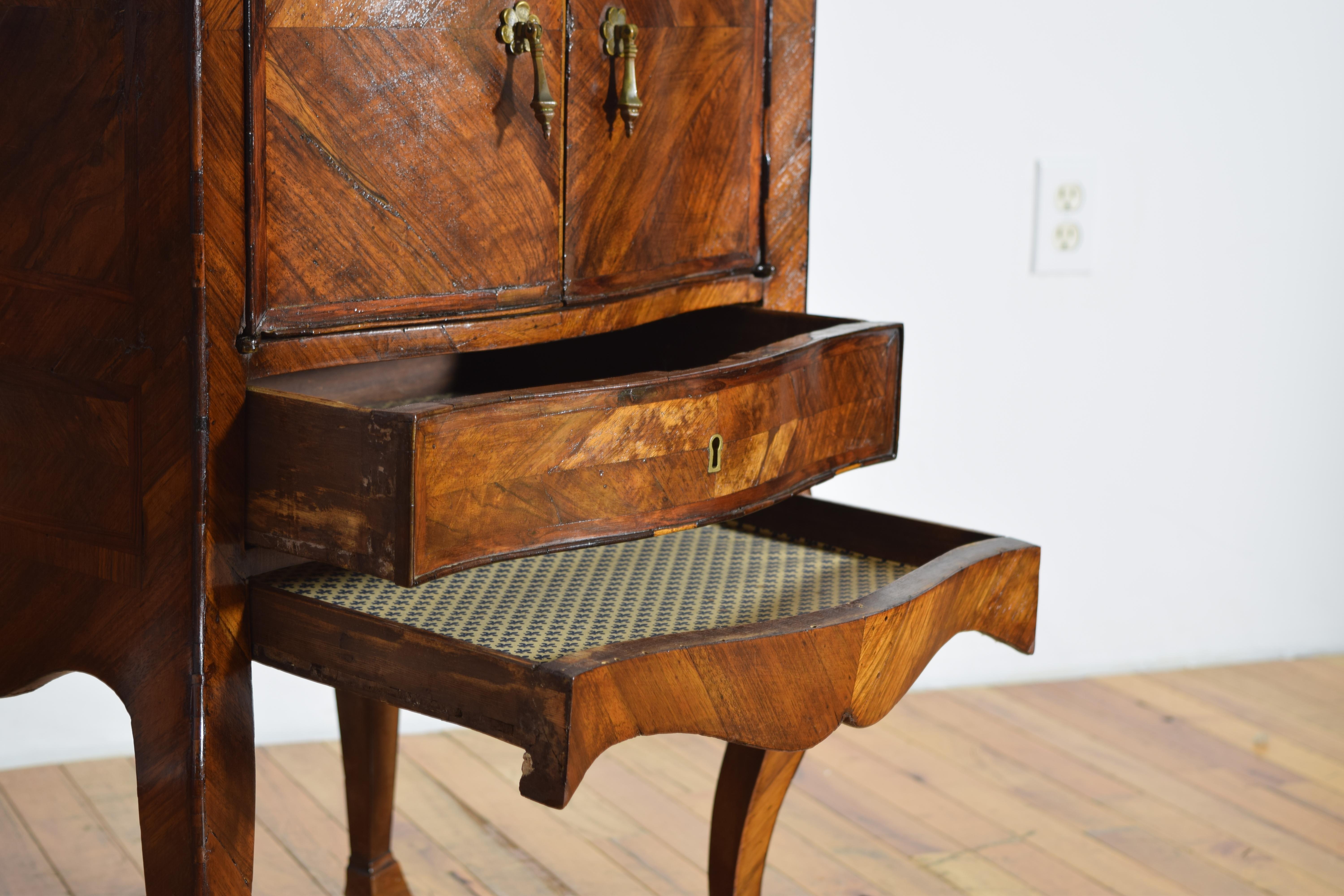 Pair Italian, Tuscany, Rococo Walnut Veneer & Portoro Marble Bedside Commodes For Sale 3