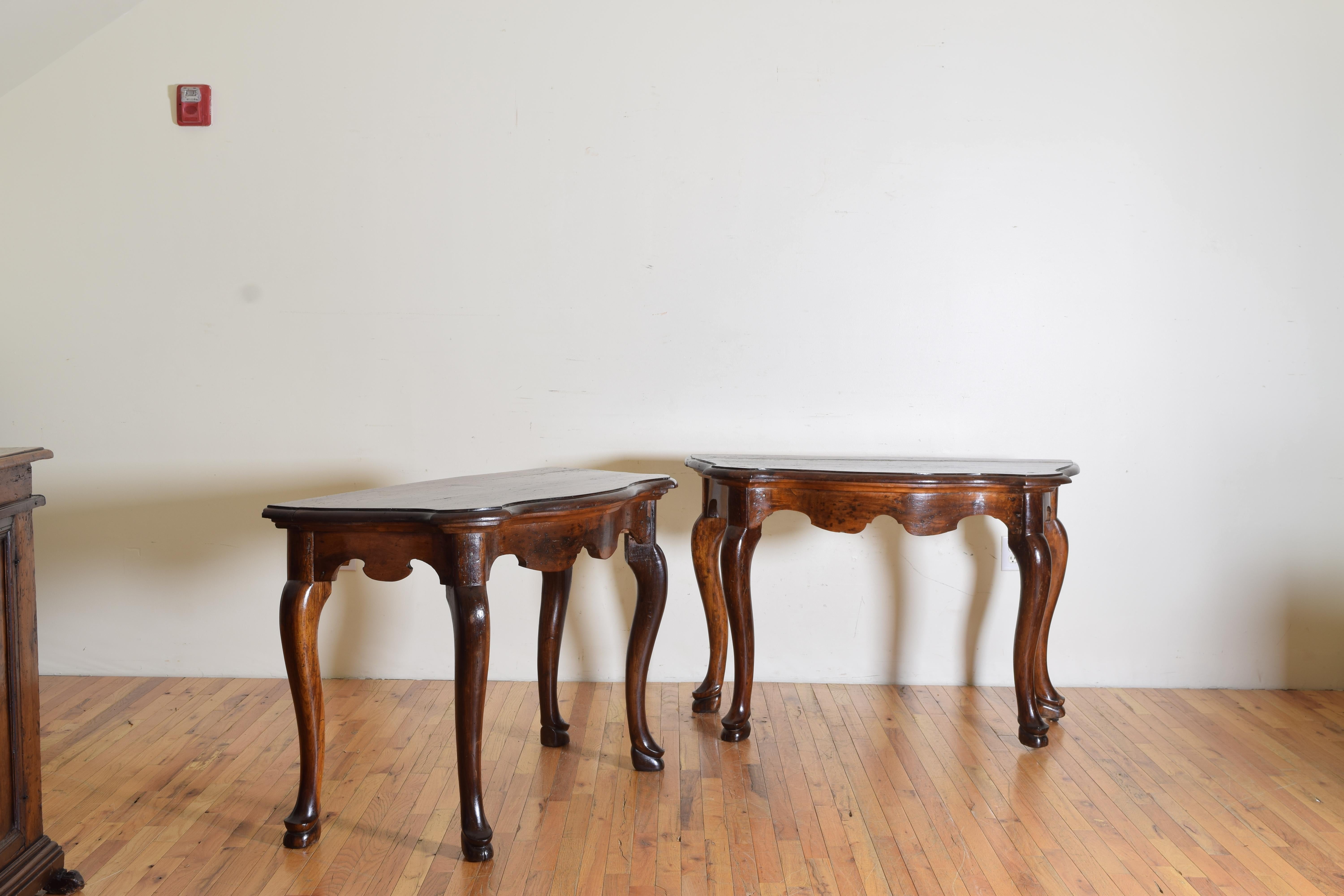 Pair of Italian, Tuscany, Walnut Console Tables from the Mid-18th Century In Good Condition In Atlanta, GA