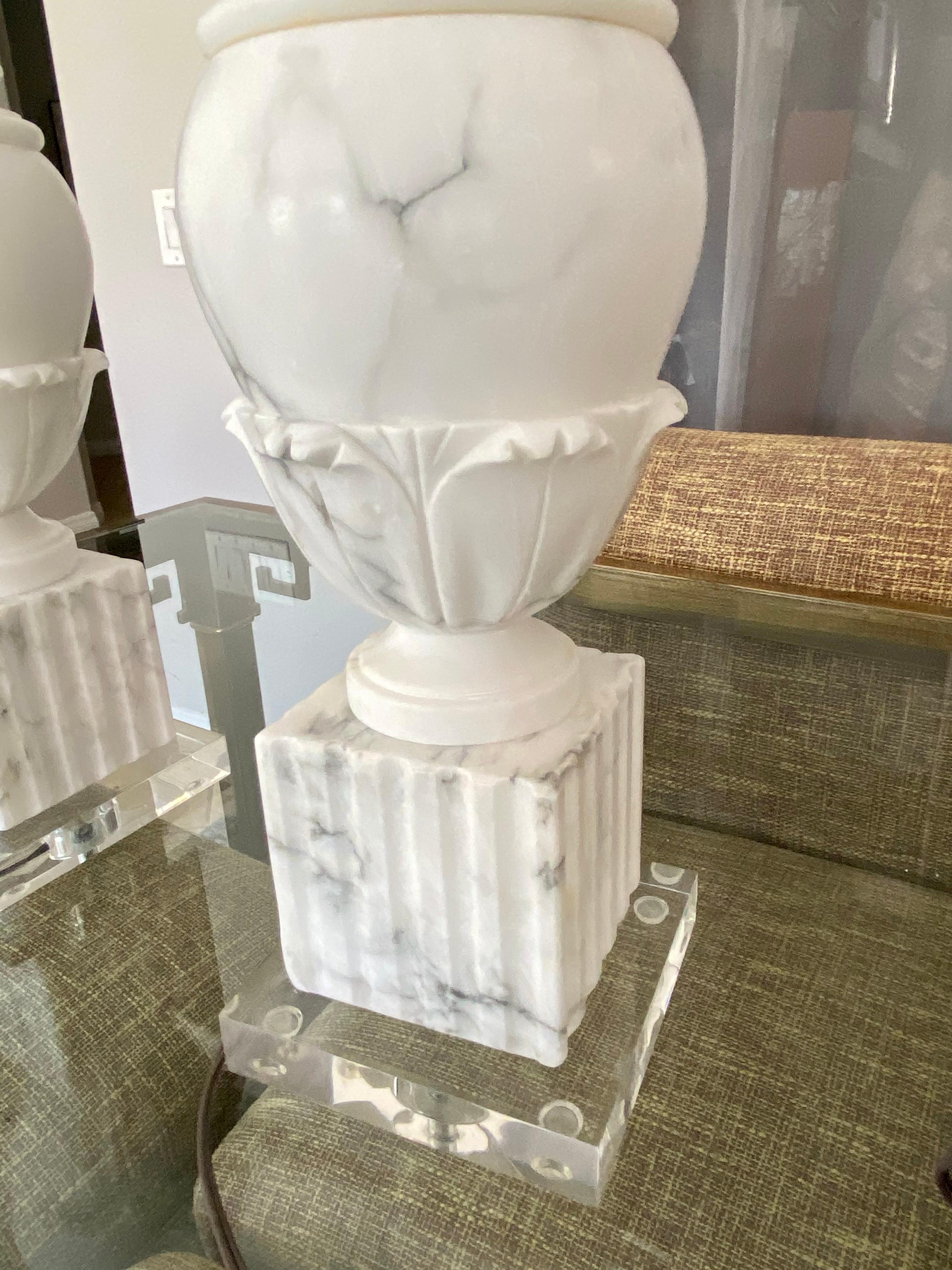 Pair of Italian Urn Neoclassic Alabaster Table Lamps 4