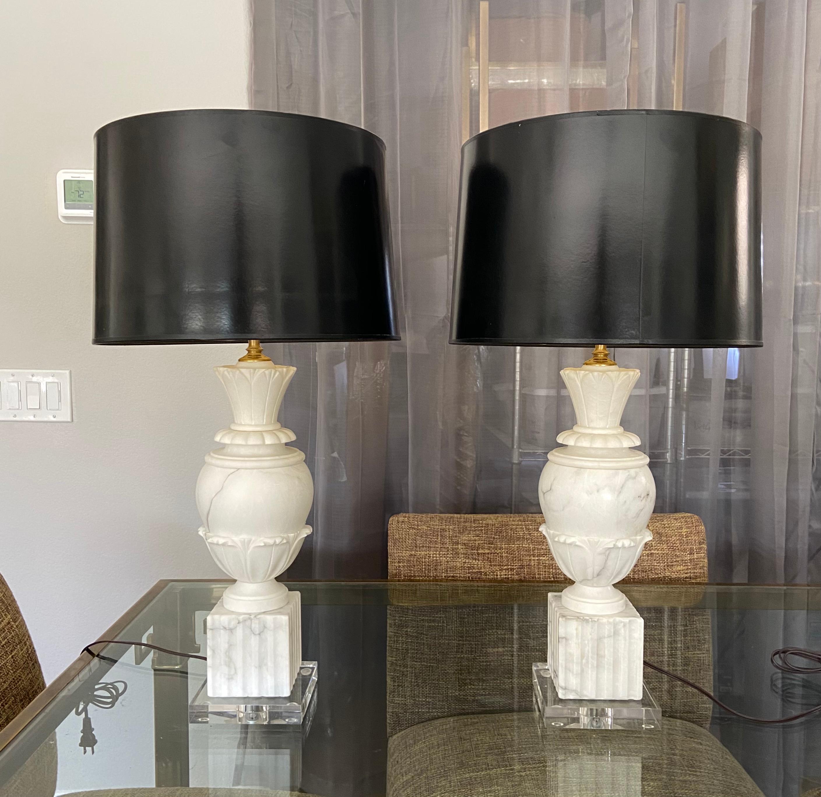Pair of Italian Urn Neoclassic Alabaster Table Lamps 11