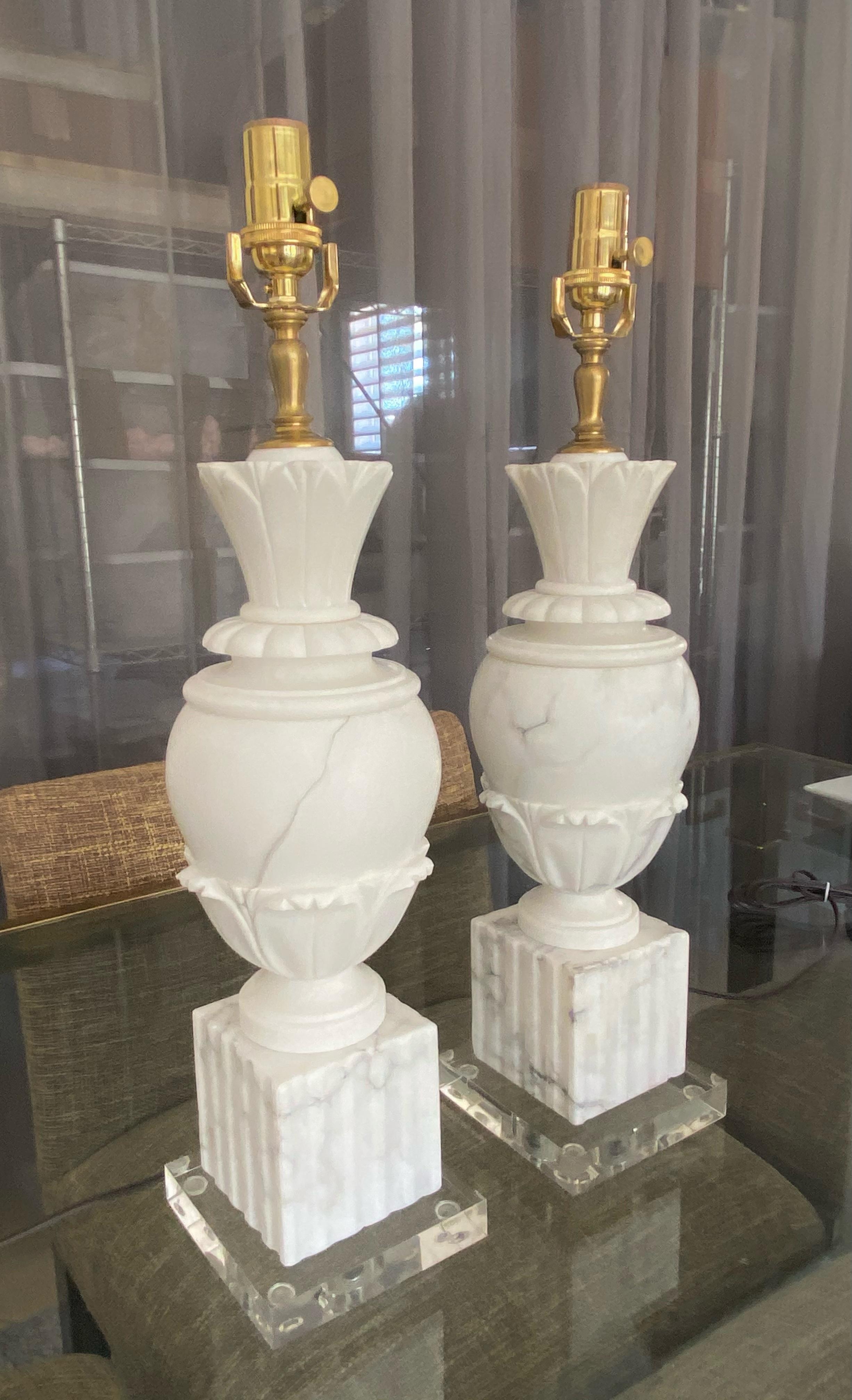 Pair of Italian Urn Neoclassic Alabaster Table Lamps In Good Condition In Palm Springs, CA