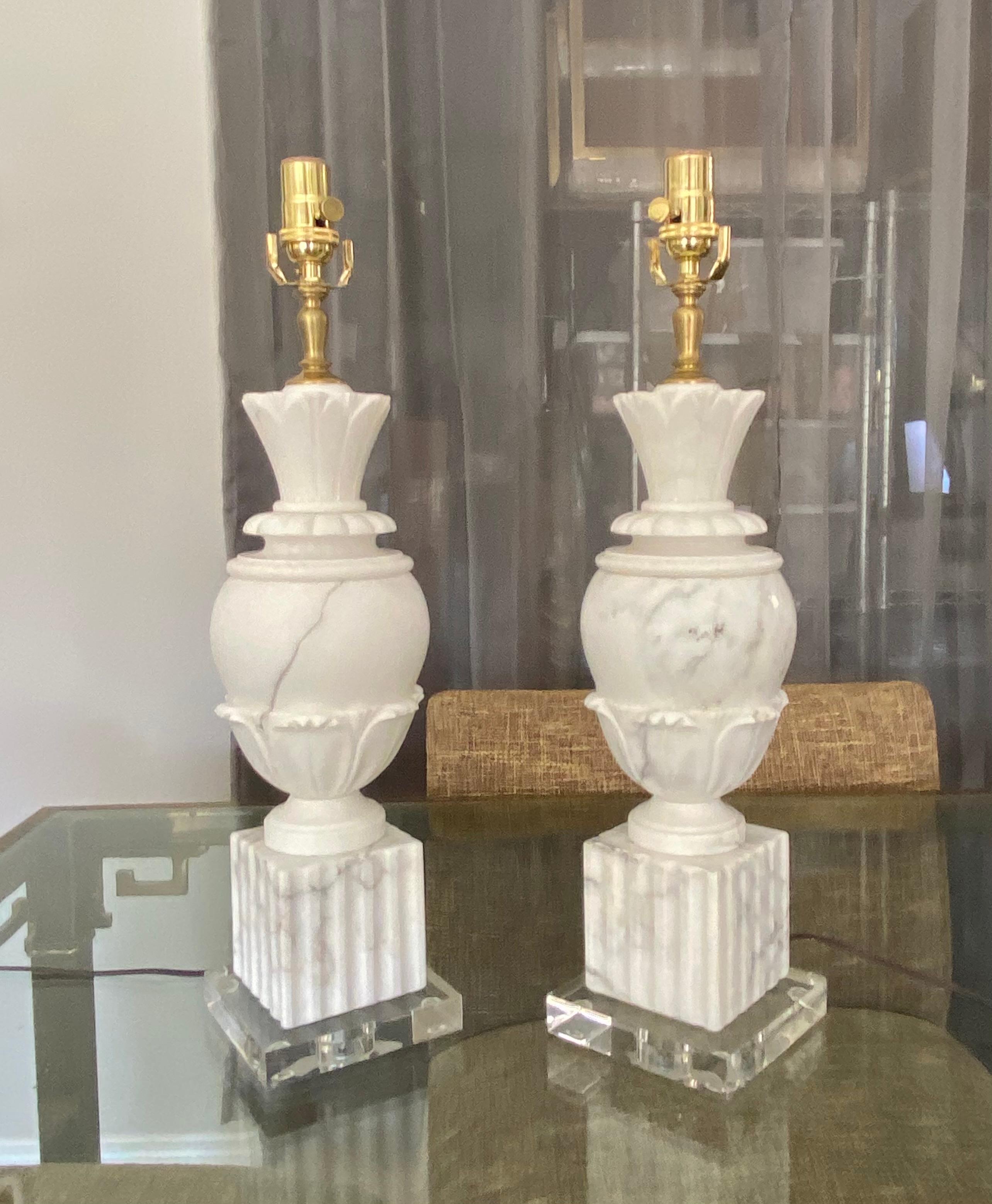 Mid-20th Century Pair of Italian Urn Neoclassic Alabaster Table Lamps