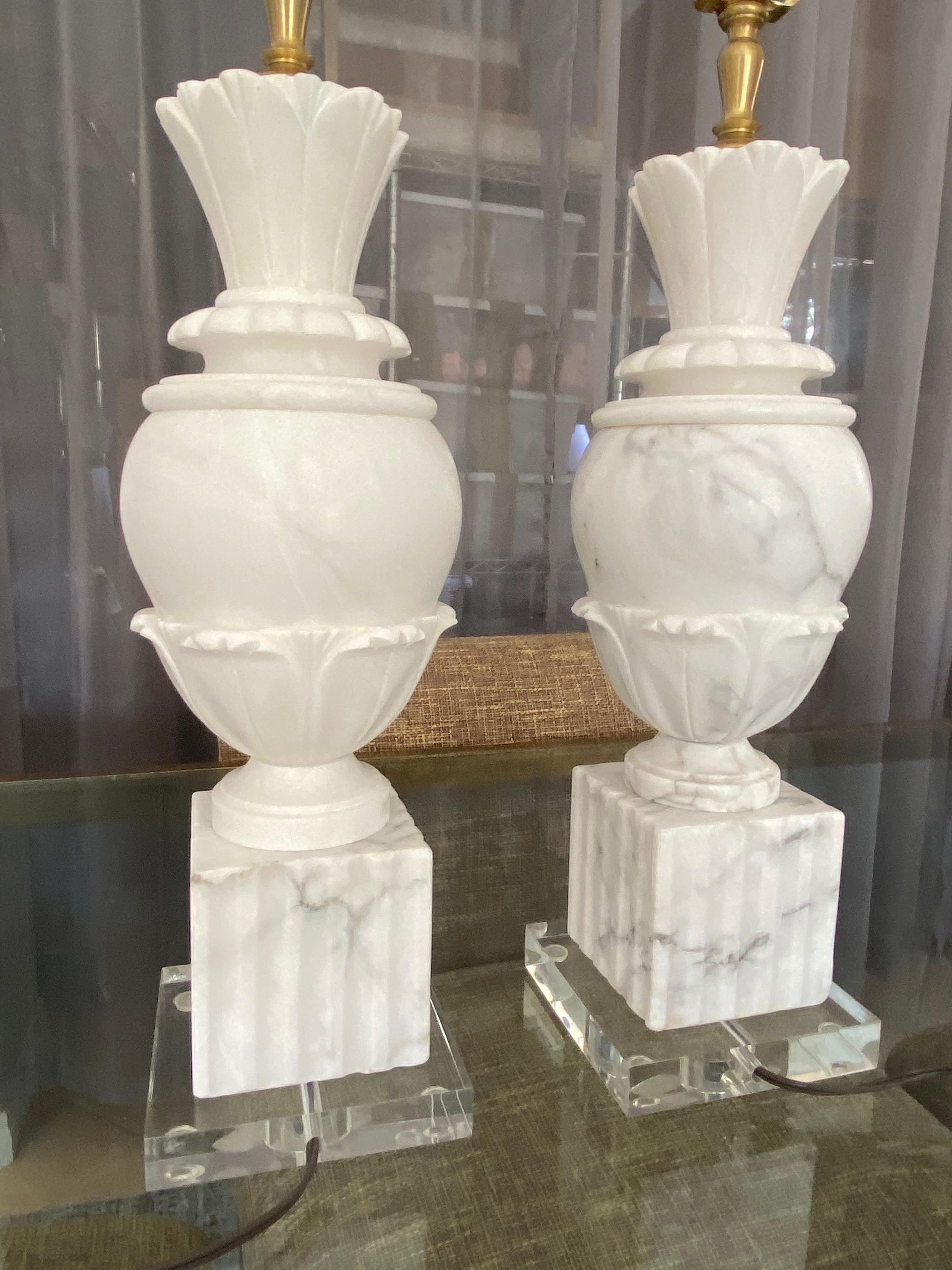 Pair of Italian Urn Neoclassic Alabaster Table Lamps 1