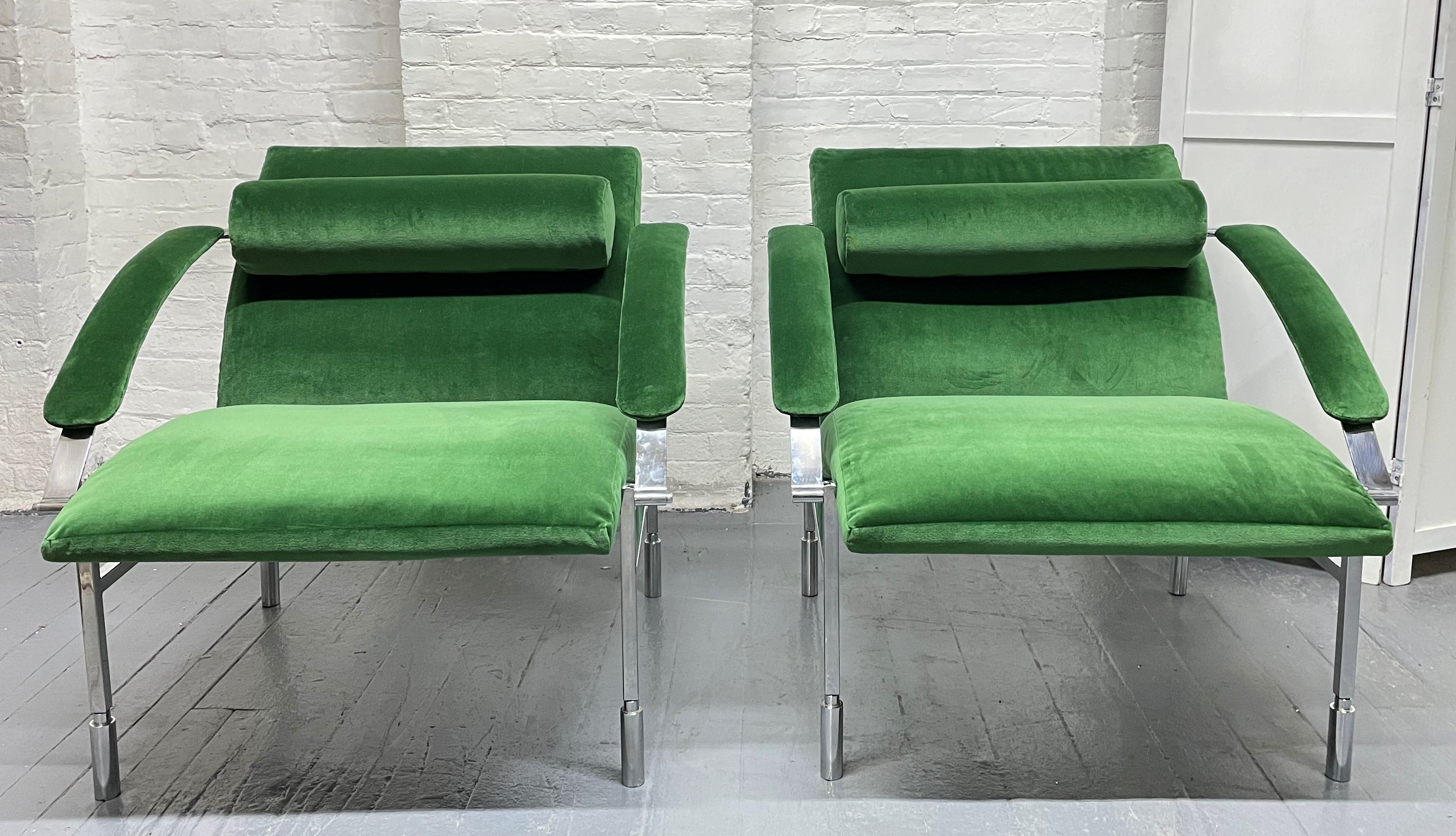 Pair of Italian chrome lounge chairs. The frame is steel and chrome-plated, has a detachable headrest and upholstered in green velvet.