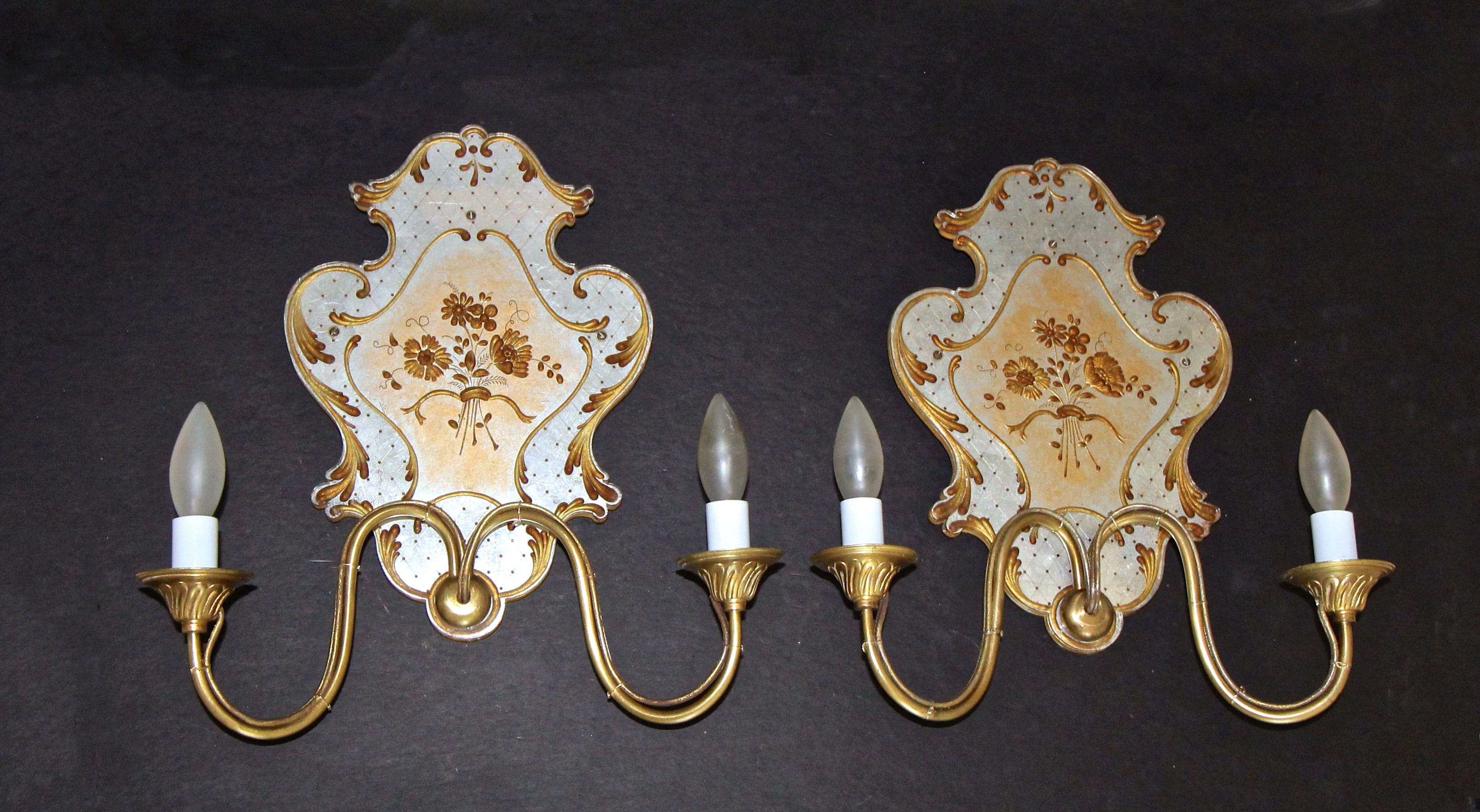 Paar italienische venezianische Wandleuchter aus Eglomise und Messing (Italienisch) im Angebot
