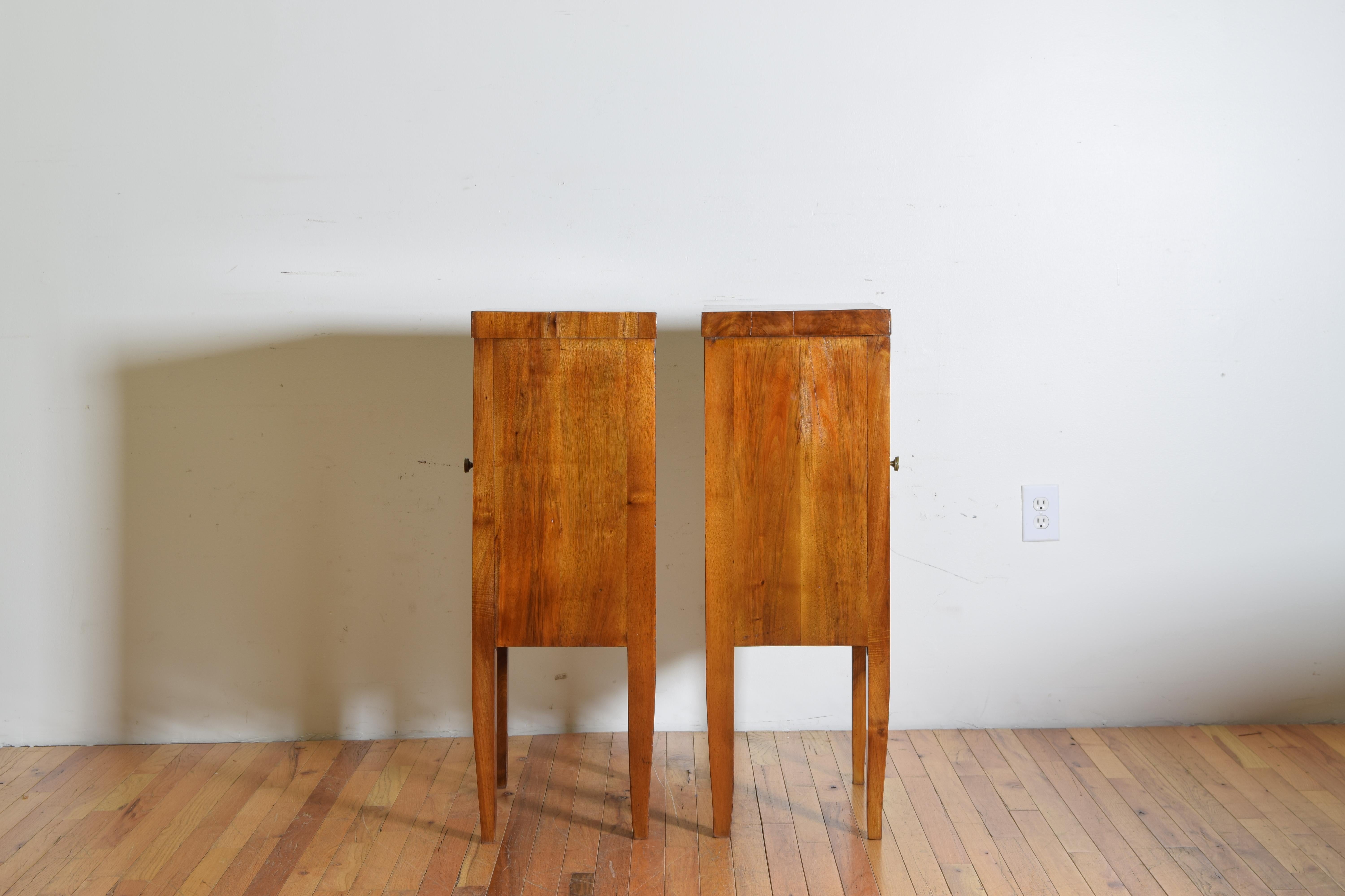 Pair of Italian Veneto, Neoclassic Light Walnut 1-Door Commodes, 19th Century 1