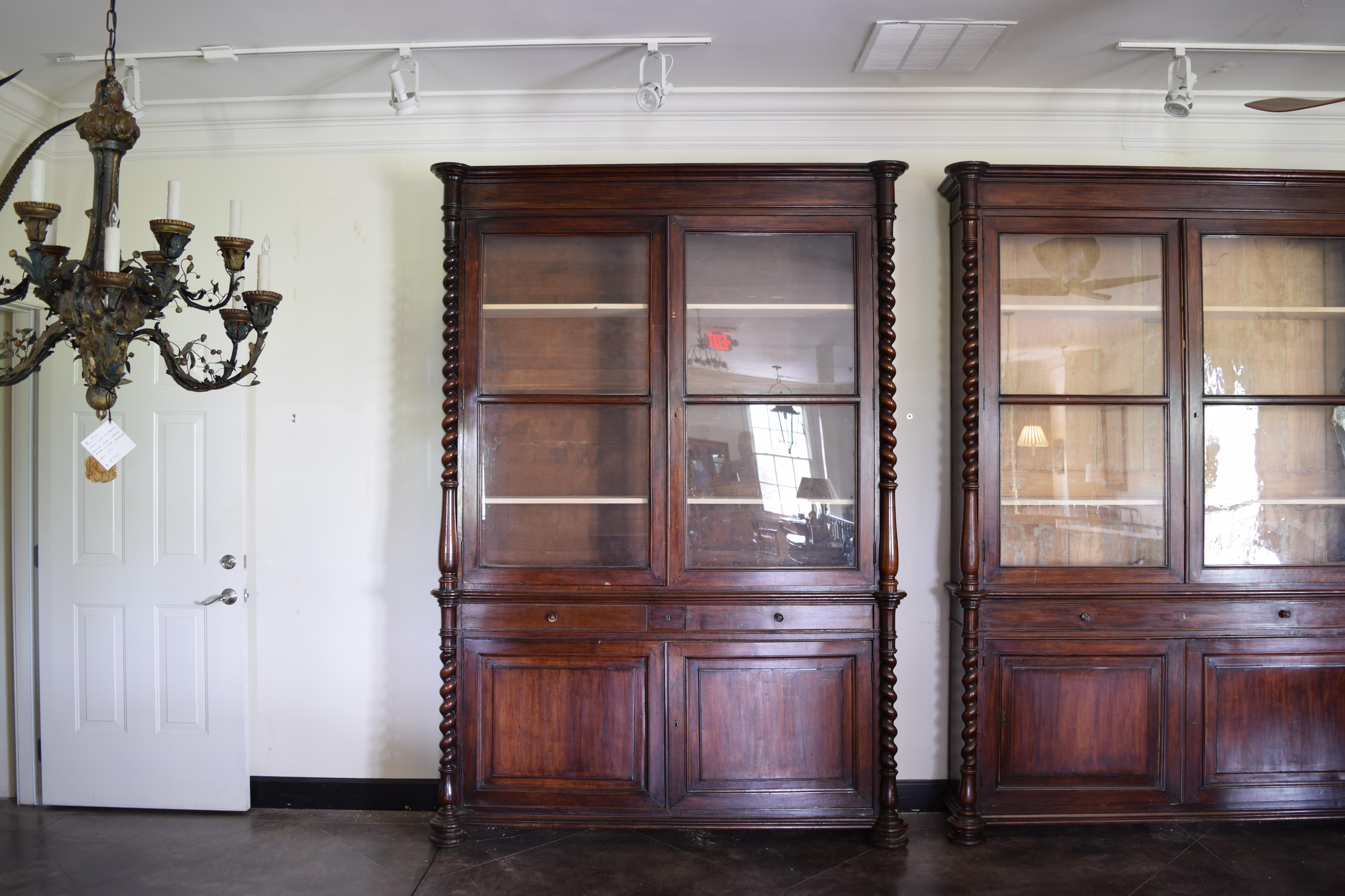 Pair Italian, Veneto, Turned Walnut Shallow Glass Front Bookcases, mid 19th cen. In Good Condition In Atlanta, GA