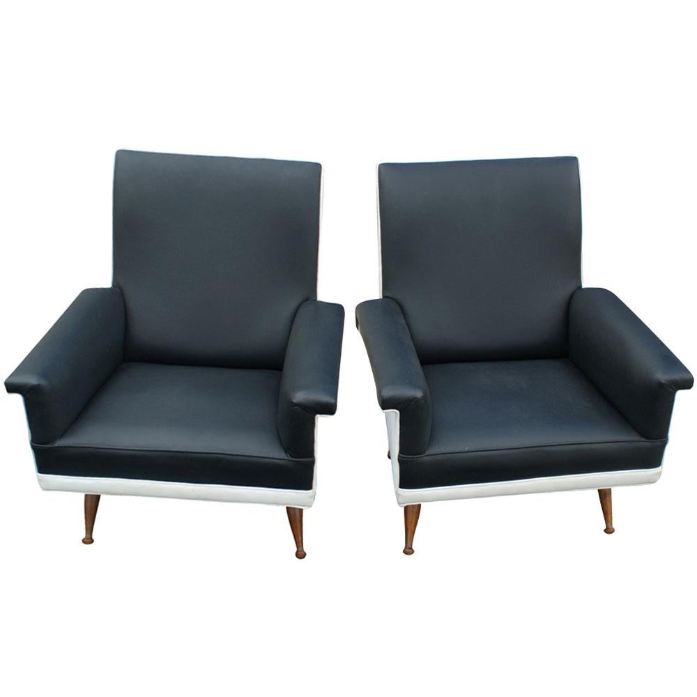 Mid-Century Modern Pair of Italian Vintage Black and White Lounge Chairs For Sale