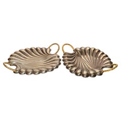 Pareja de bandejas vintage italianas Oneida Silverplate Swirl Brass Handle Shape Seashell