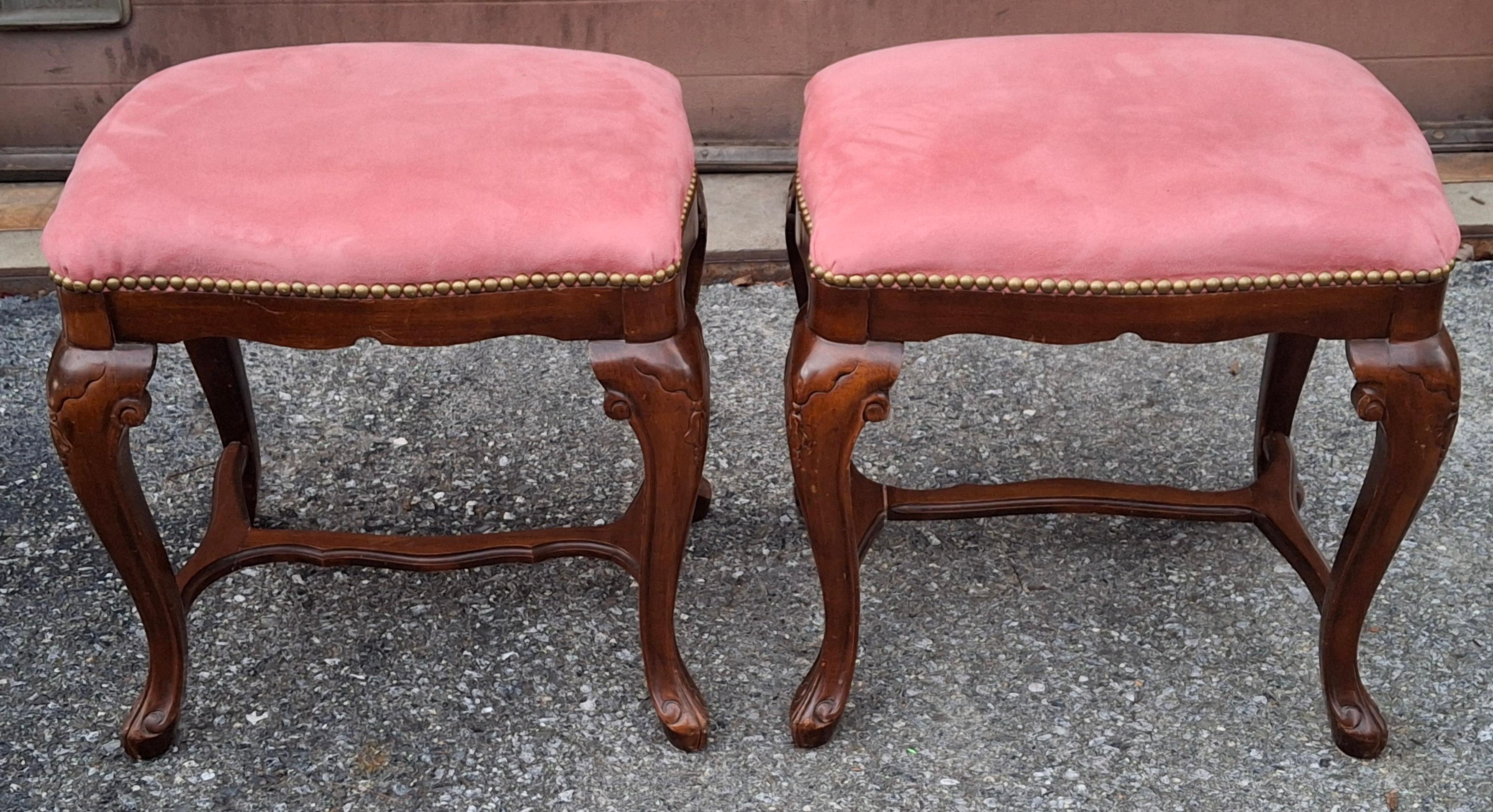 Stile provenzale Pair Italian Walnut and Pink Suede Upholstered Low Stools Footstools in vendita