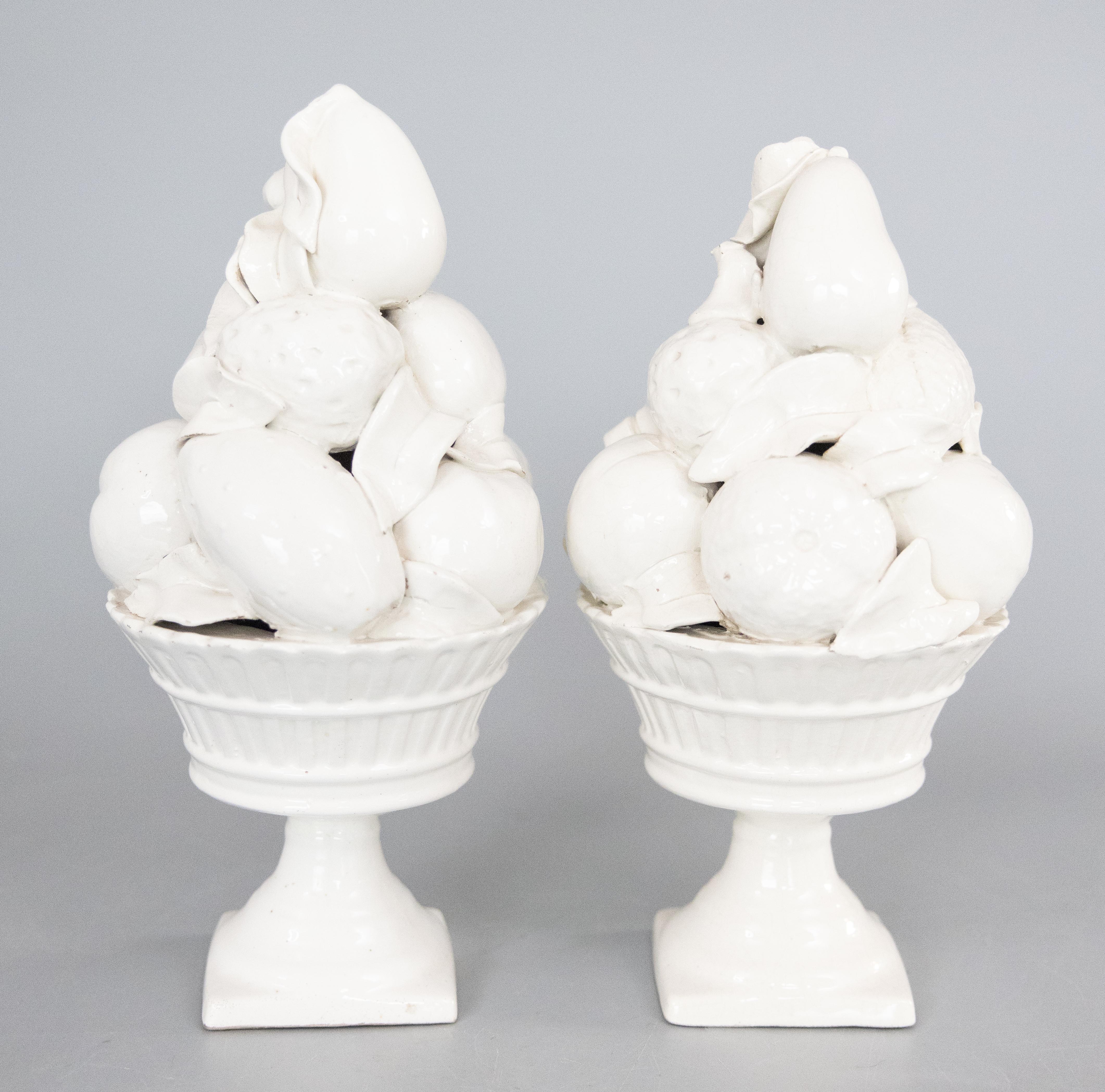 Pareja de centros de mesa italianos blancos de Blanc de Chine, c. 1950 en venta 1