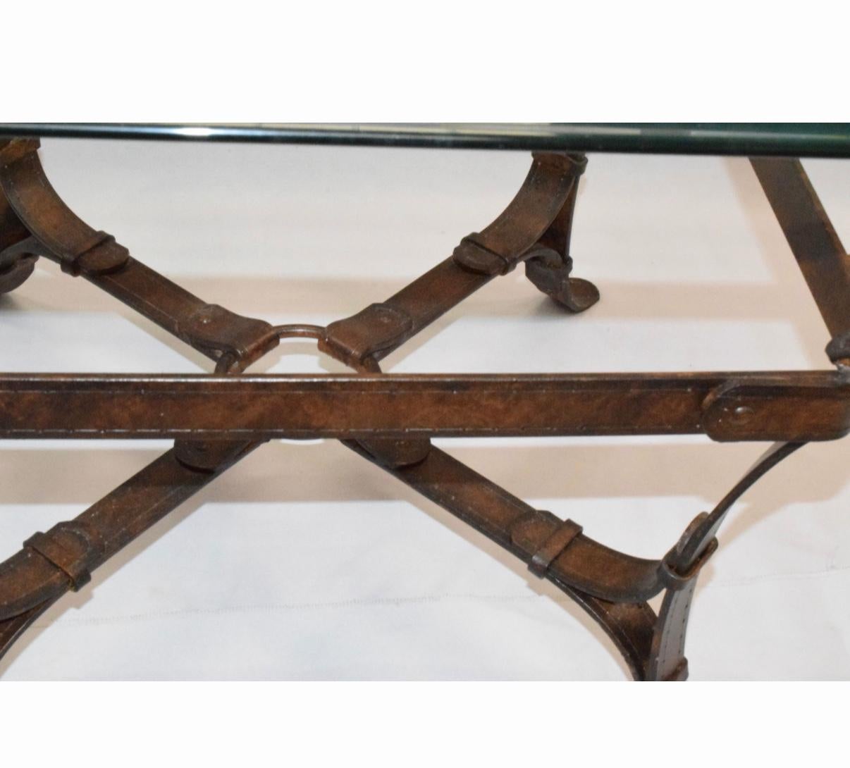 Paire de tables d'appoint en fer et verre à motif équestre de Jacques Adnet pour Hermès en vente 3