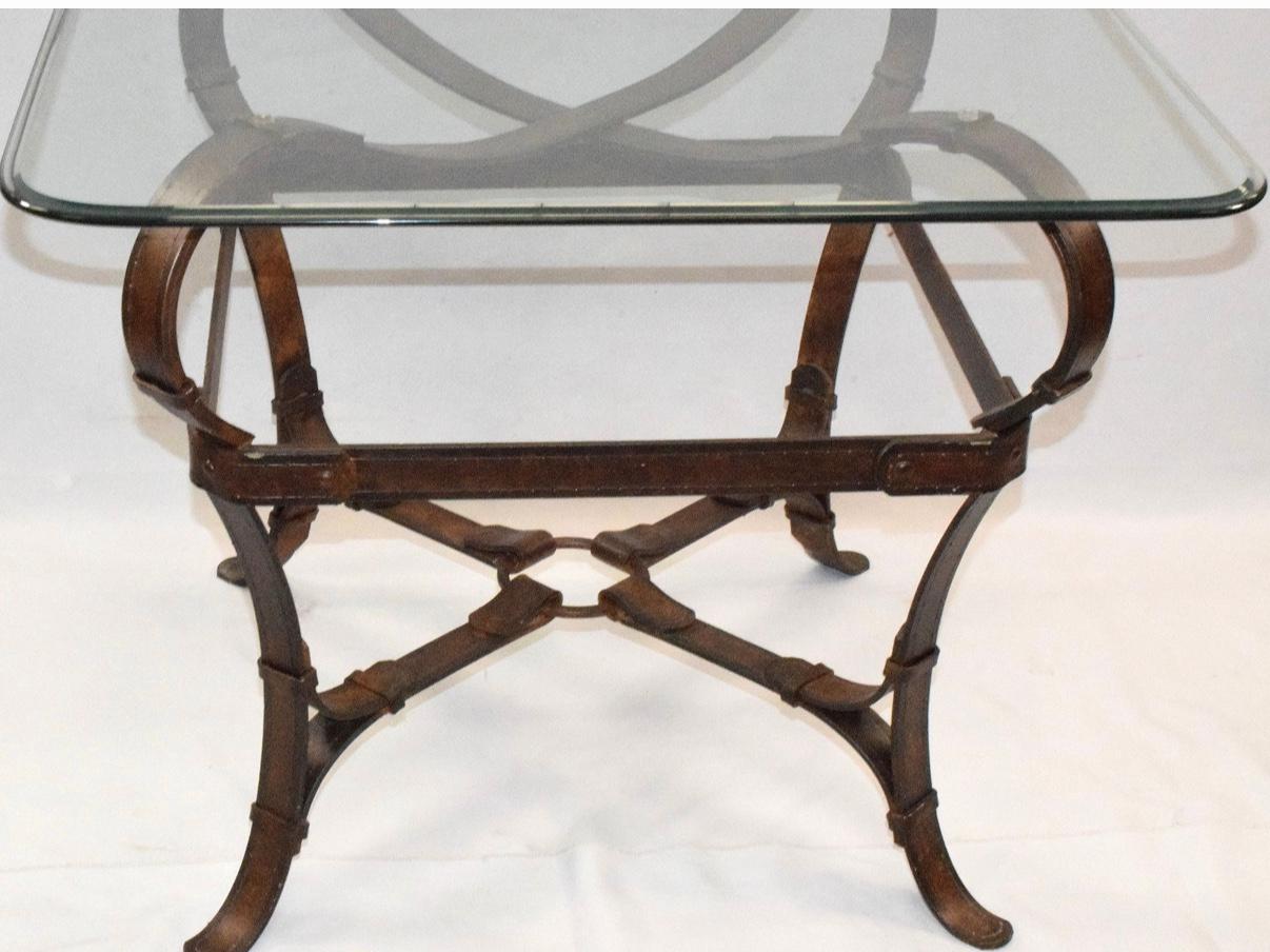 Mid-Century Modern Paire de tables d'appoint en fer et verre à motif équestre de Jacques Adnet pour Hermès en vente