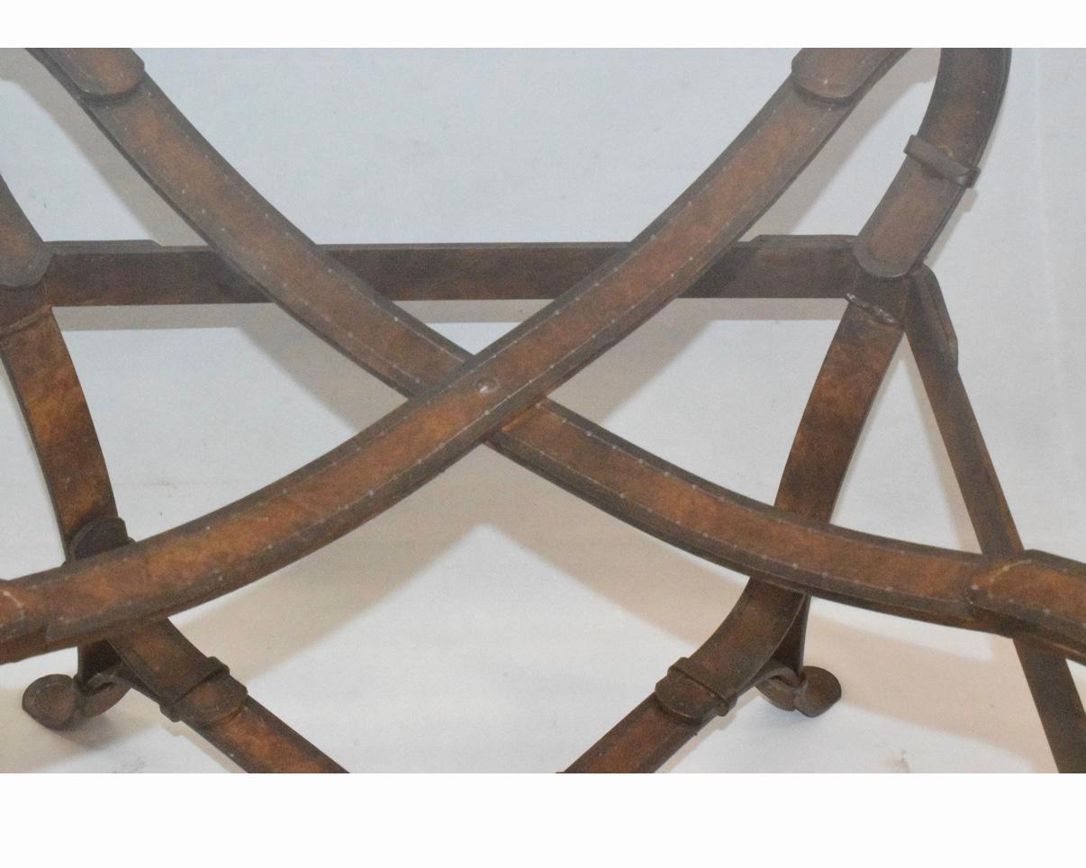 20ième siècle Paire de tables d'appoint en fer et verre à motif équestre de Jacques Adnet pour Hermès en vente
