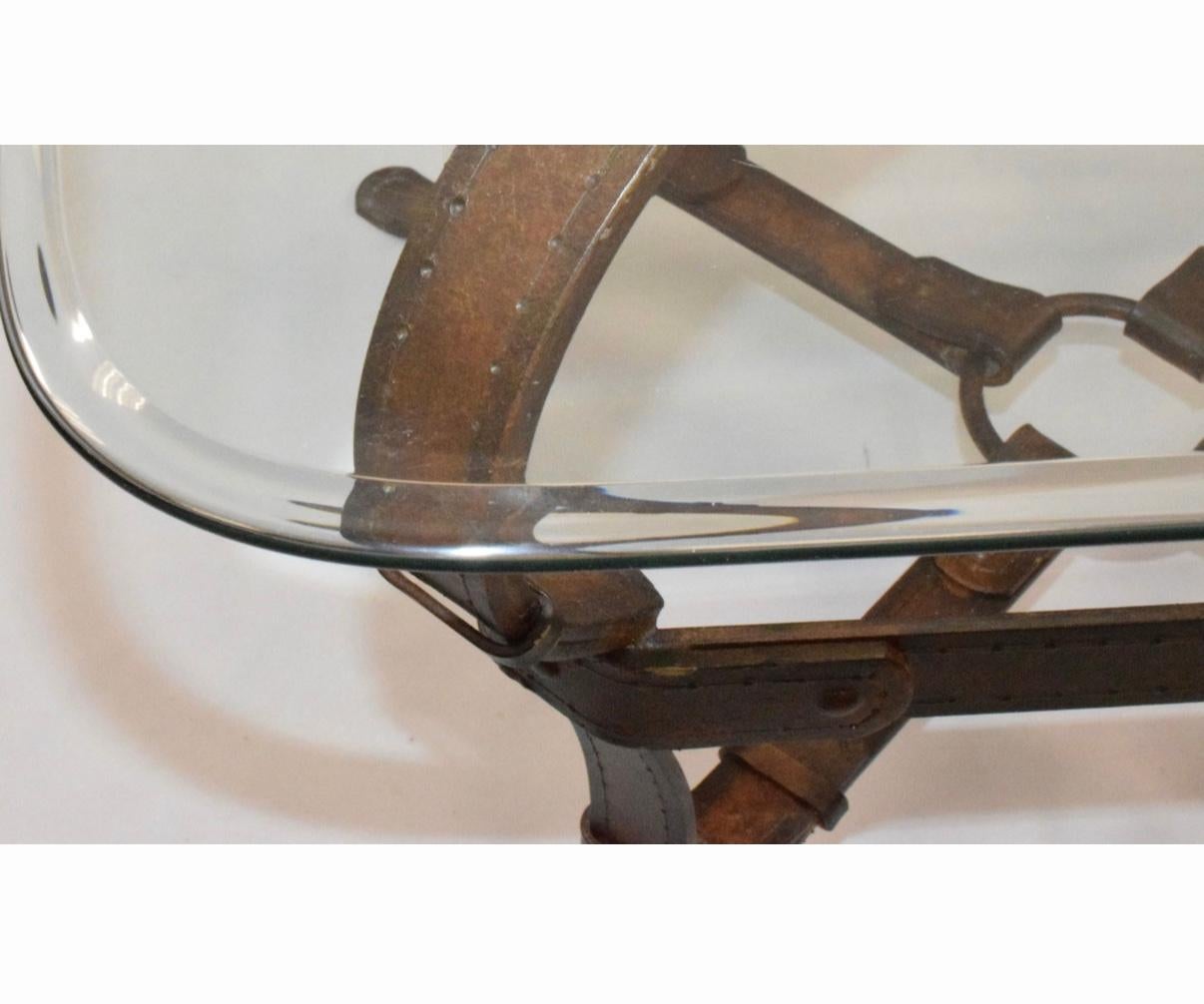 Verre Paire de tables d'appoint en fer et verre à motif équestre de Jacques Adnet pour Hermès en vente