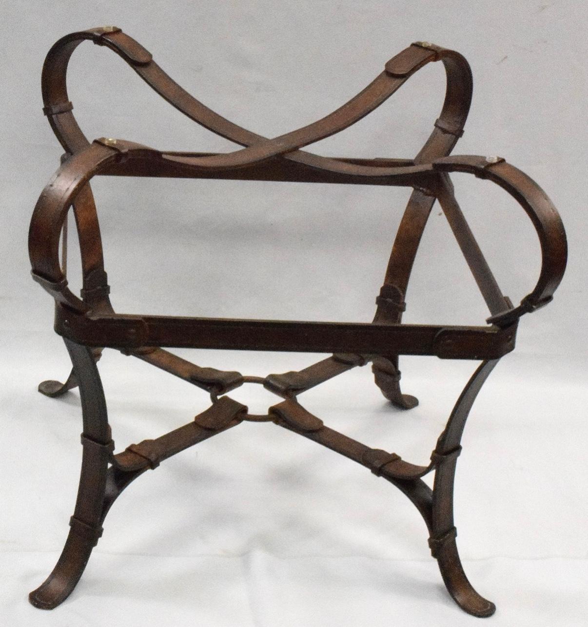 Paire de tables d'appoint en fer et verre à motif équestre de Jacques Adnet pour Hermès en vente 1