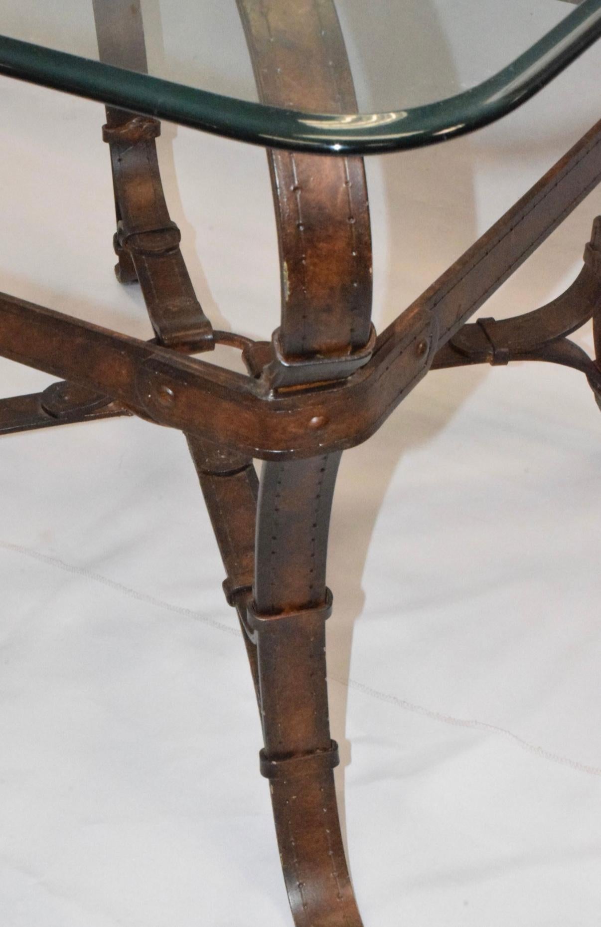 Paire de tables d'appoint en fer et verre à motif équestre de Jacques Adnet pour Hermès en vente 2