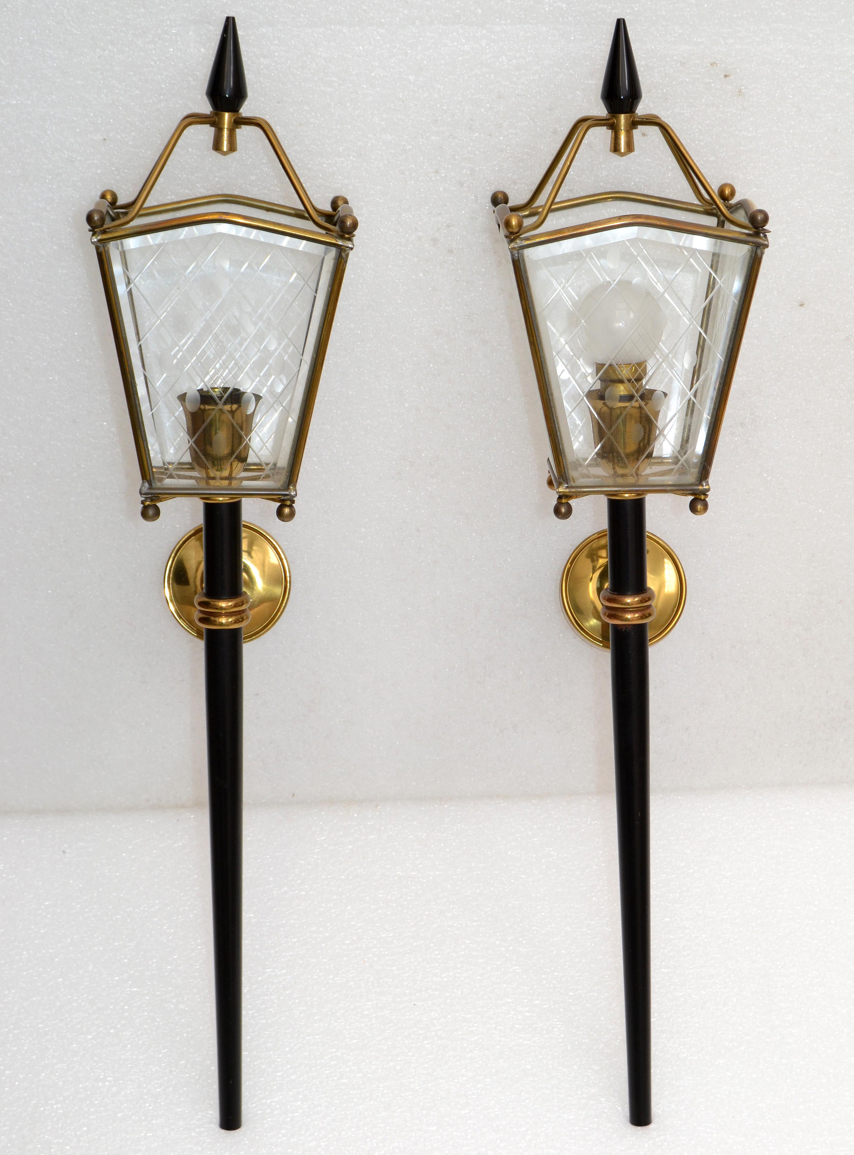 Mid-Century moderno Coppia di lampade da parete a lanterna in stile Jacques Adnet di medie dimensioni Francia 1960 in vendita