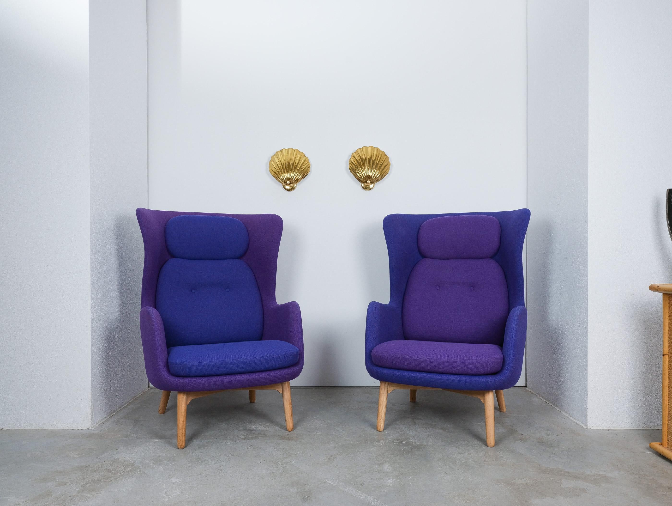 Paar Jaime Hayon Model Ro Jh2 Lounge Chairs für Fritz Hansen, Eiche Basis (Dänisch) im Angebot